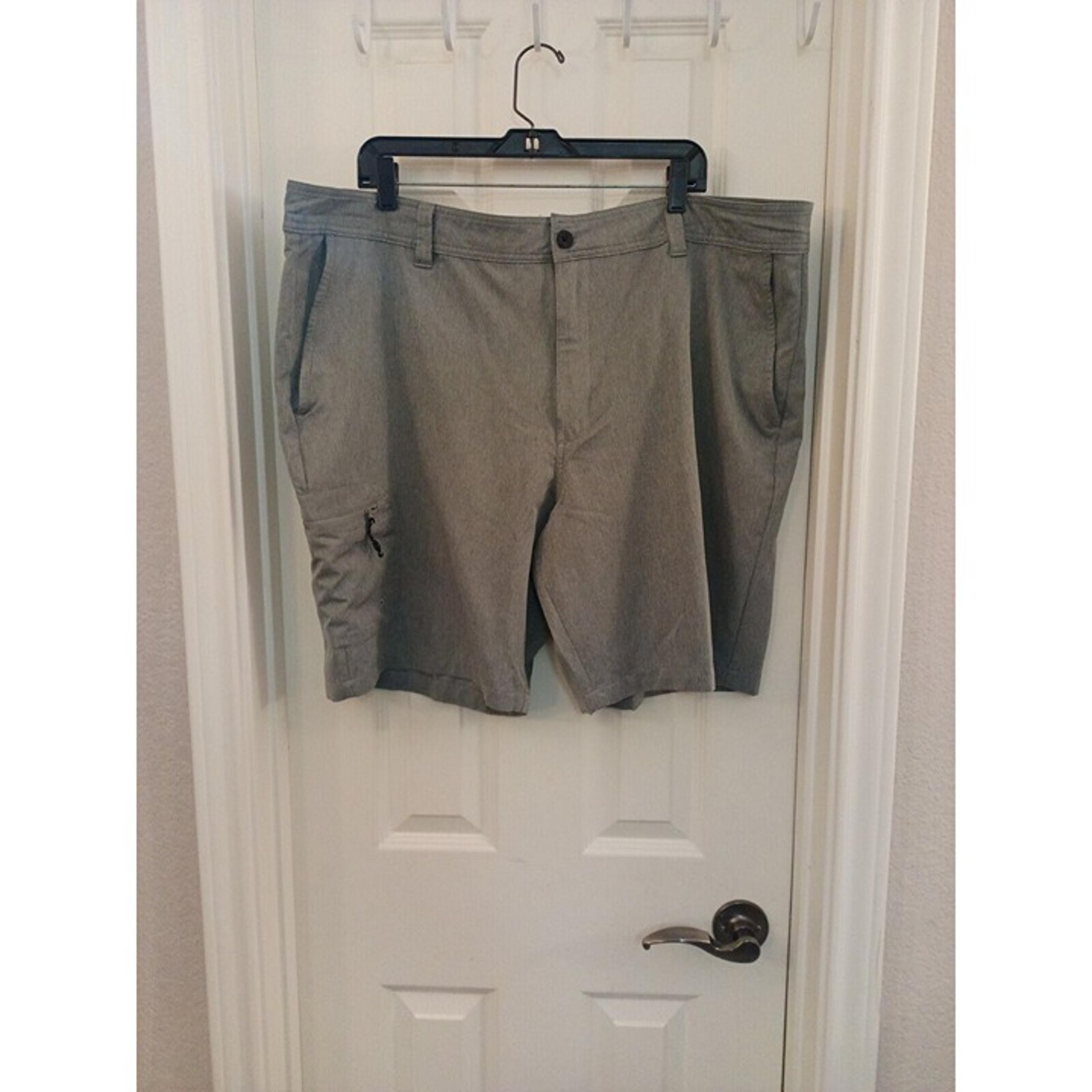 Men's Magellan Gray Water Repellent Fishing Gear Outdoor Active Shorts Size 44