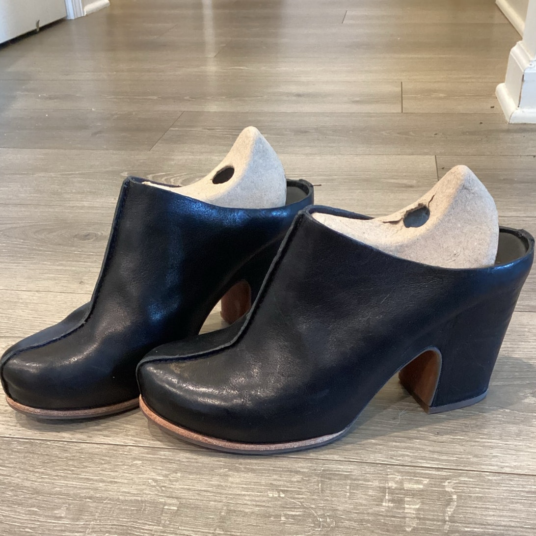 Kork-ease Womens Sagano Clogs Size 8M 8 Mules Black Leather Western Chunky Heel
