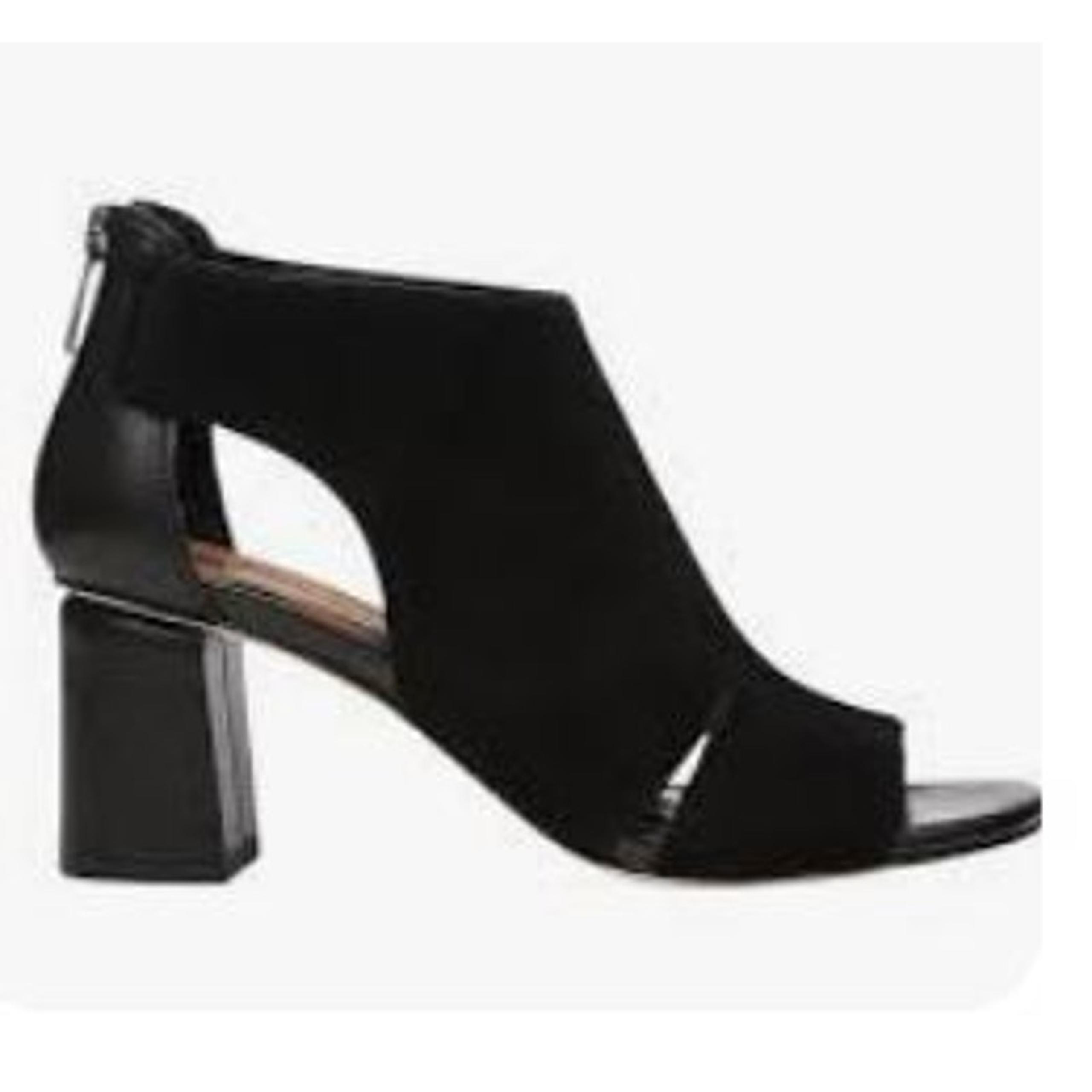 NEW Donald Pliner PERRA Heeled  Peep Toe Sandal Black leather Womens sz 5.5