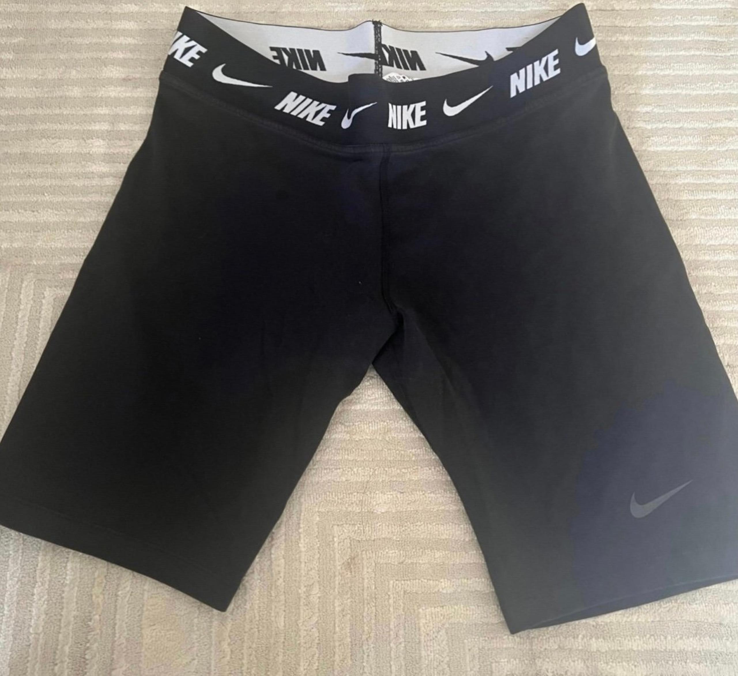 Nike women’s black leggings shorts size XL