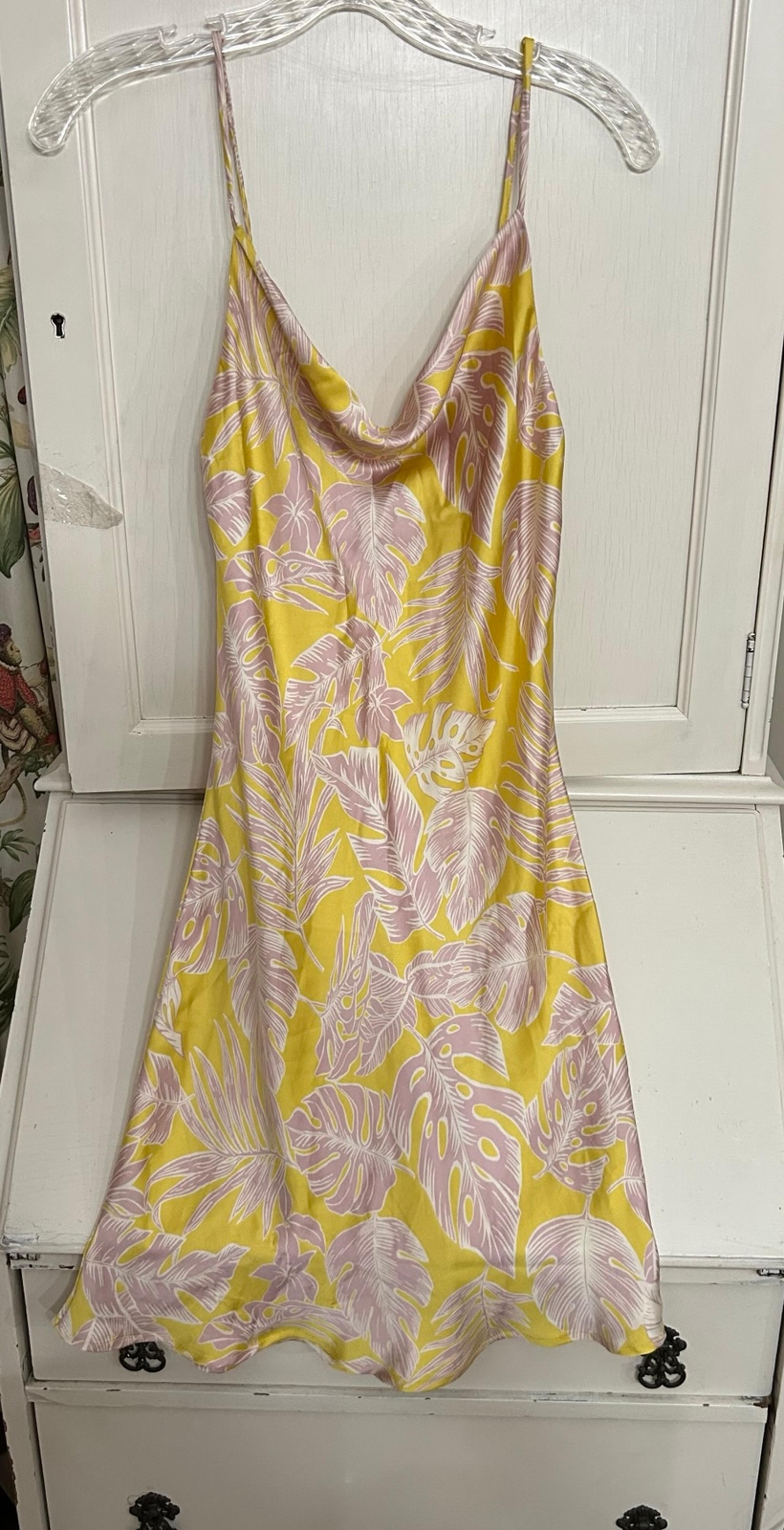 ETIQUETTE SILKY SLIP DRESS SIZE MED