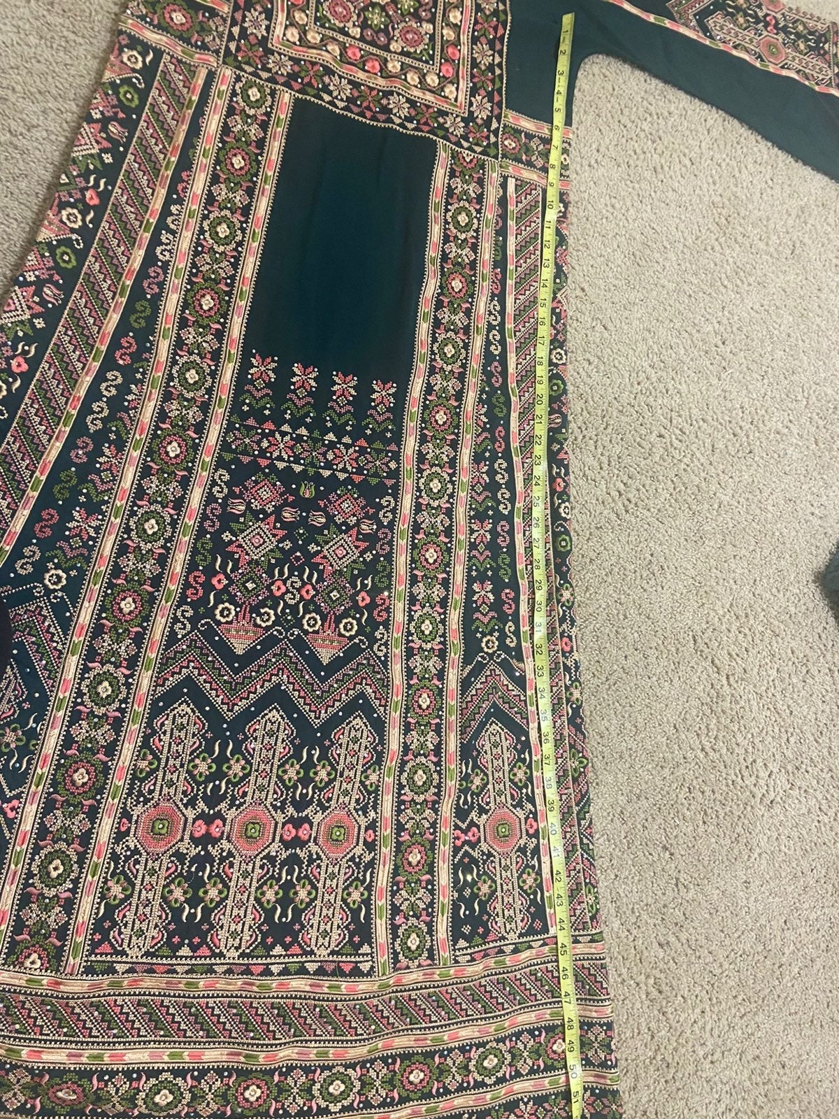 Green embroidered thobe  New in prefect condition Comes with belt  Measurement i