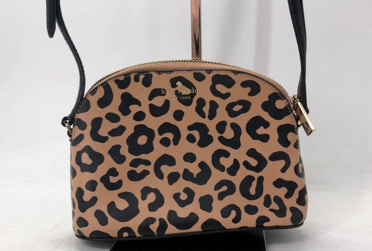 Kate Spade Crossbody animal print purse – measures 6 x 9 x 3“