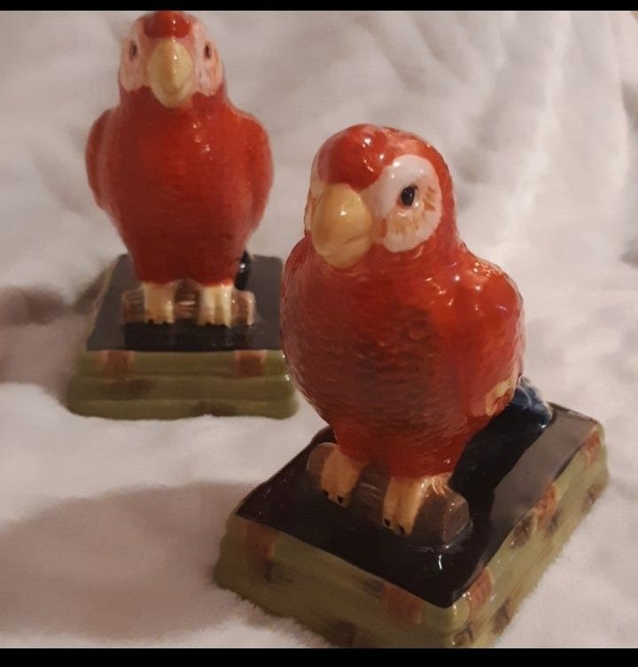 Parrot Salt and pepper Shakers