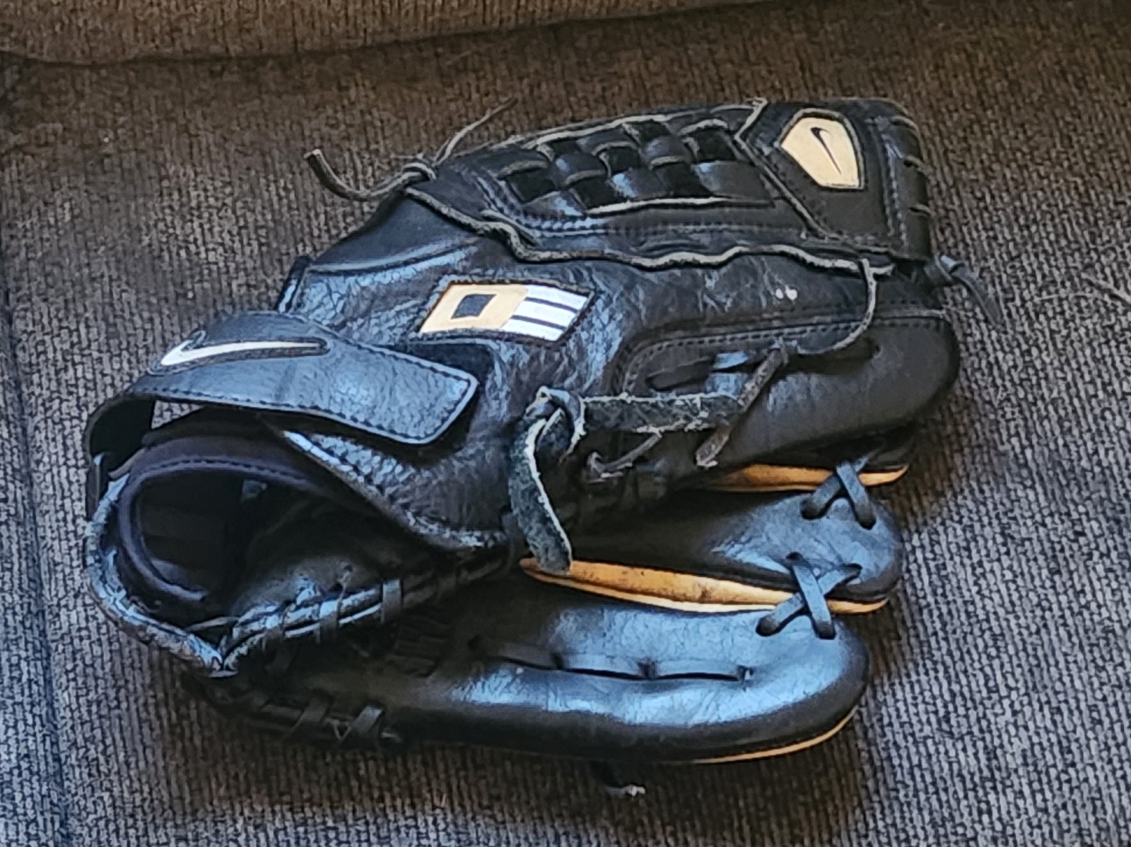 Nike Diamond Elite DE Edge 11.5” Softball Baseball Glove Mitt RHT Black Tan