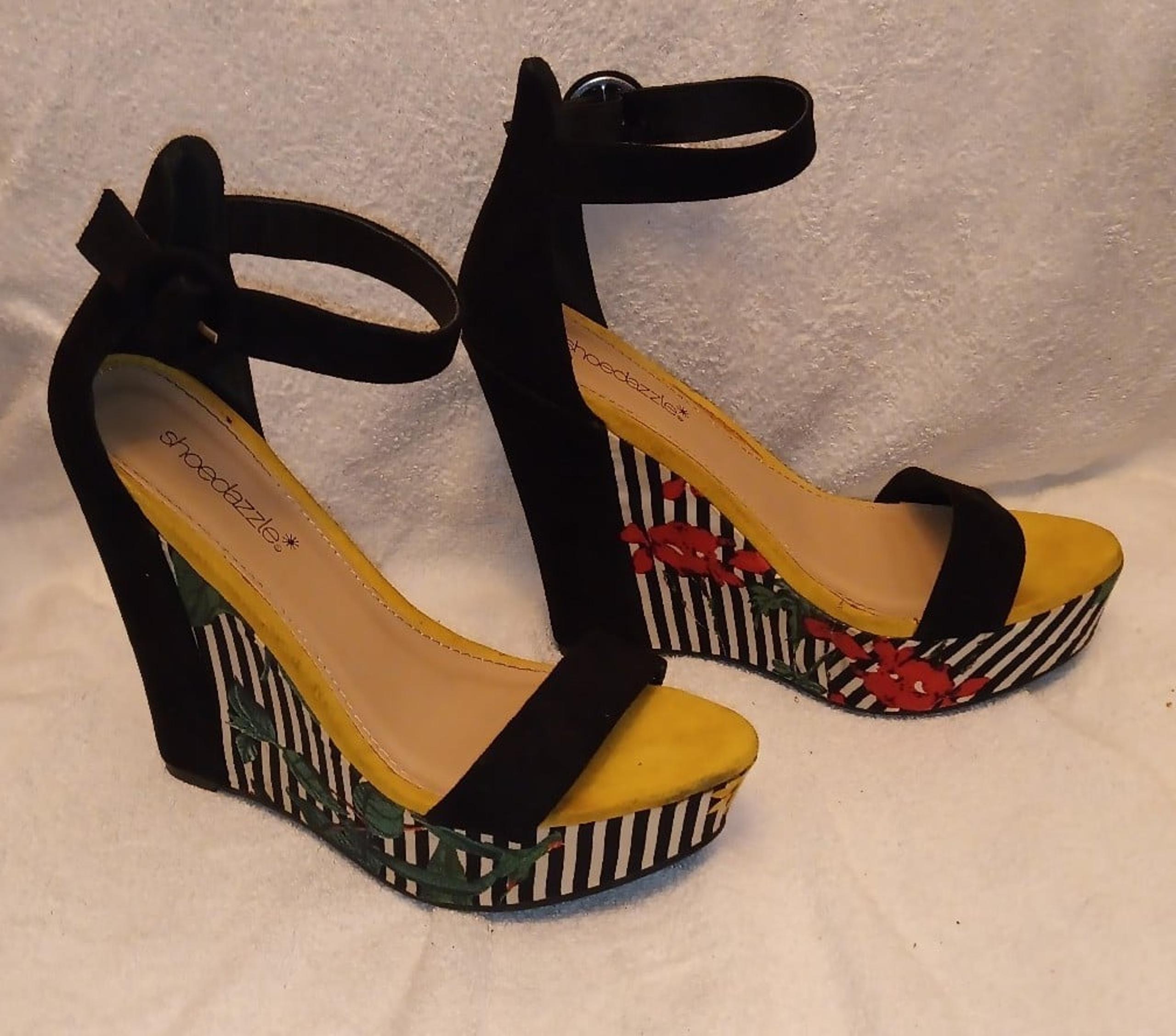 Shoe Dazzle Colorful Floral stripped Wedge heel shoes sandals women's size 7