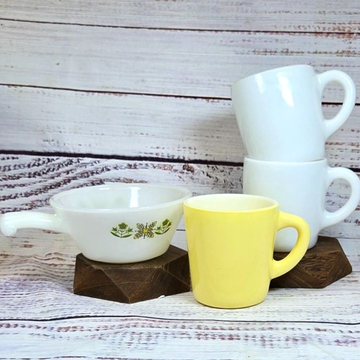 VTG Milk glass dining lot Fire King Anchor Hocking mugs and bowl