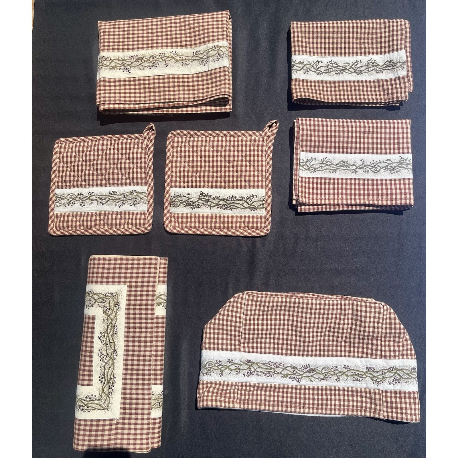 The Country House Collection Berry Vine Lot Farmhouse Primitive Plaid Decor