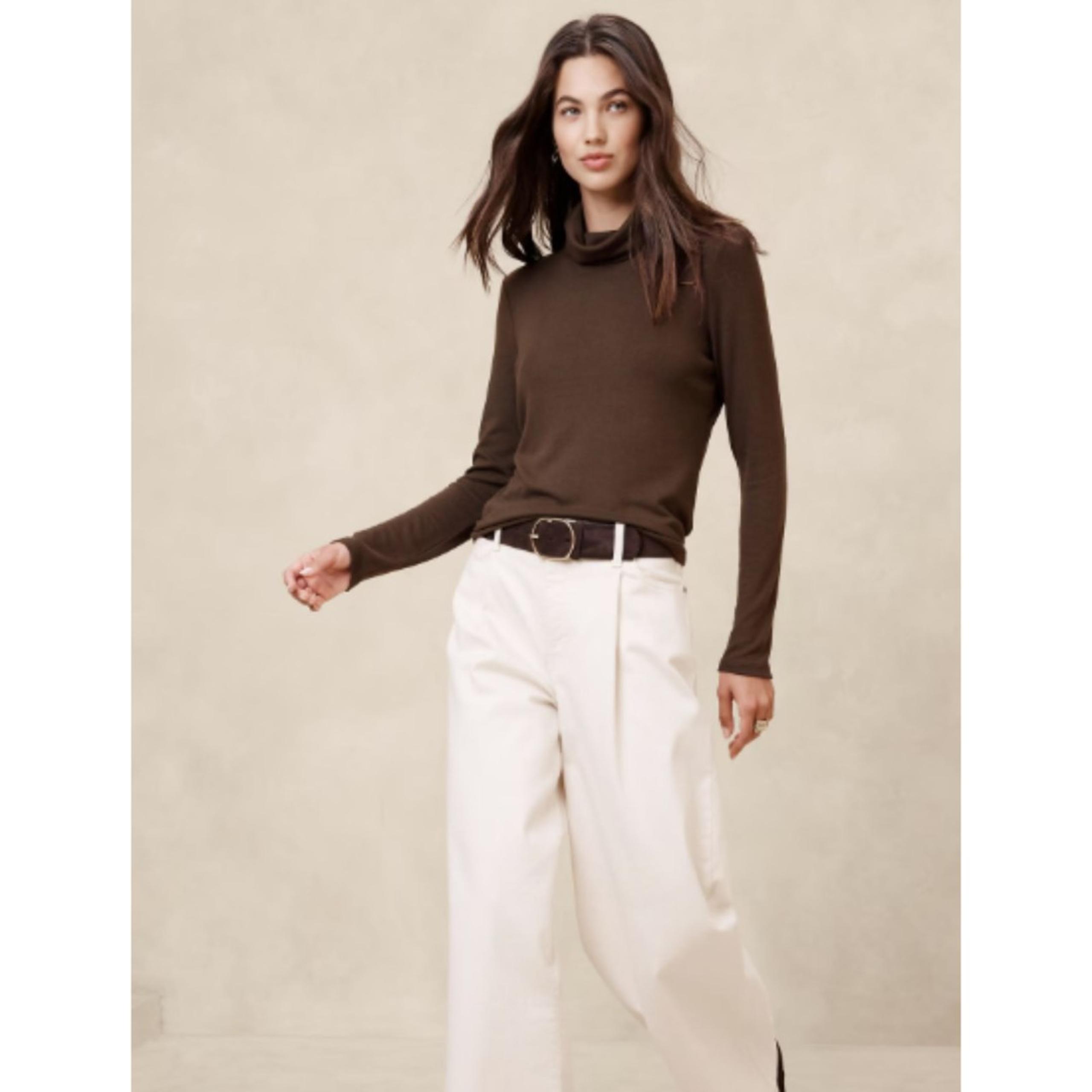 Women's Banana Republic Soft Luxe Turtleneck Top - Bright Wine/Maroon - Size M