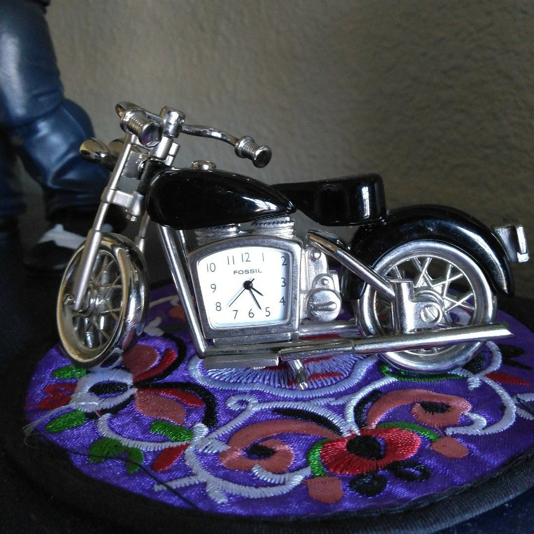 Fossil Motorcycle Desk Clock Novelty Collectible Roadster Style Biker