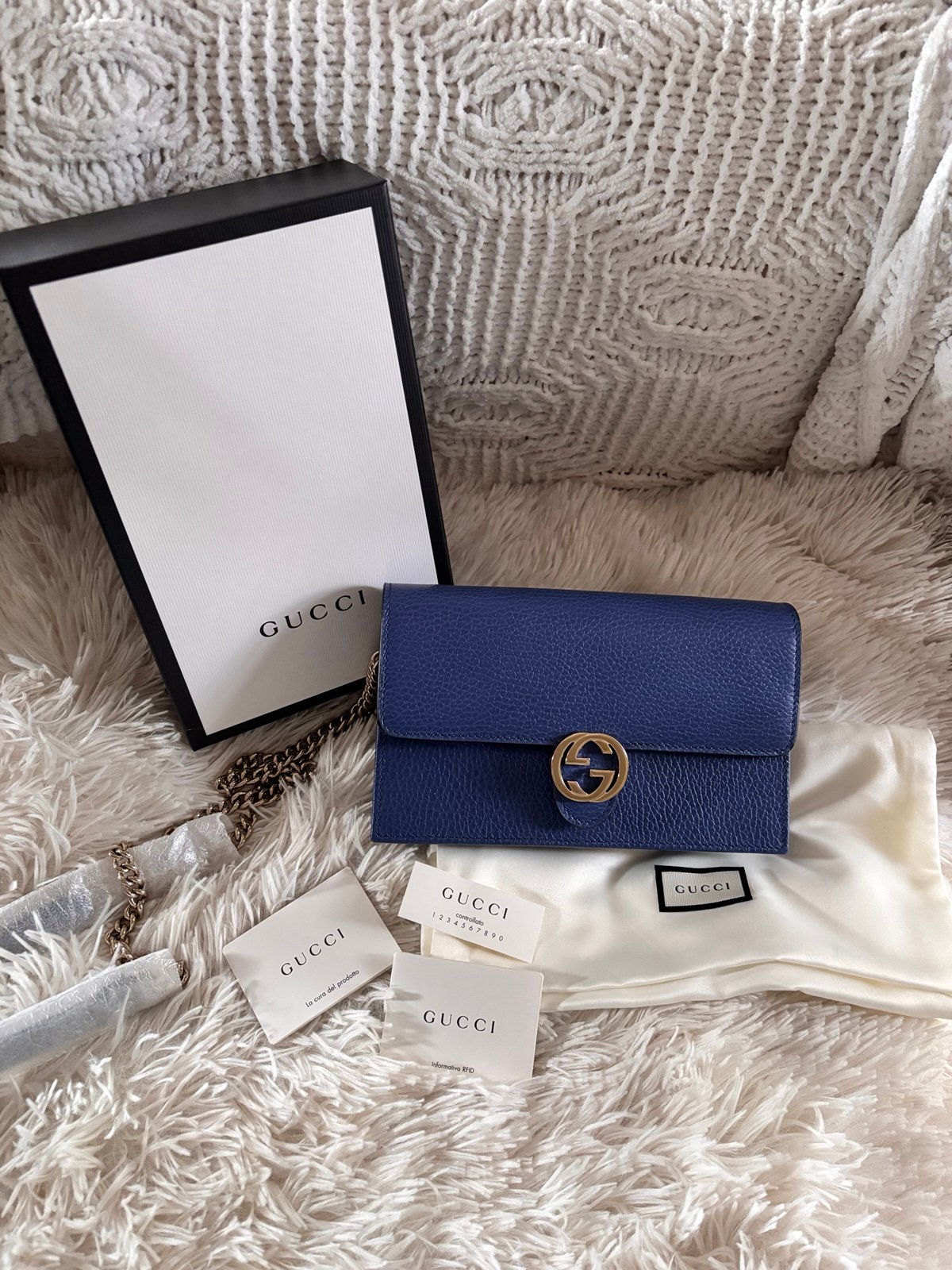 Authentic Gucci Interlocking GG calfskin leather crossbody