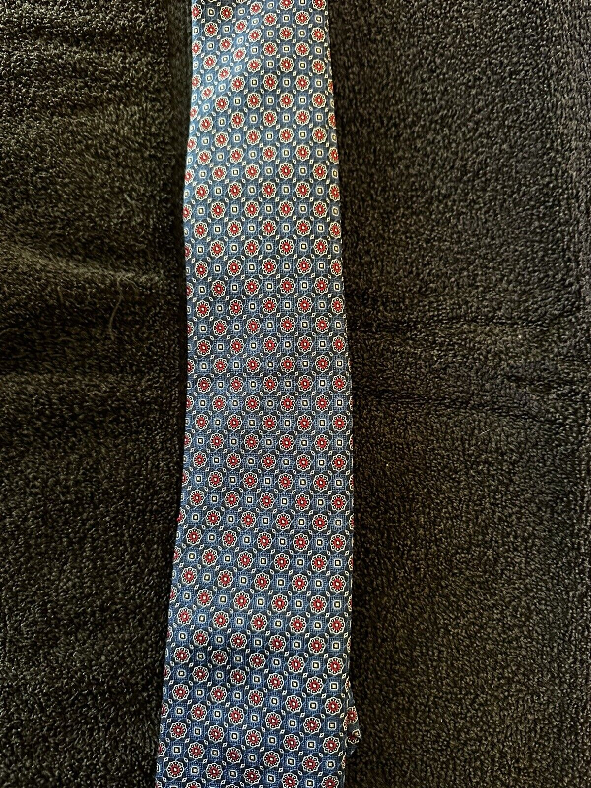 ONE TIME WORN GEOFF NICHOLSON ITALIAN MEDIUM BLUE WITH RED FLOWERS LUXURY TIE