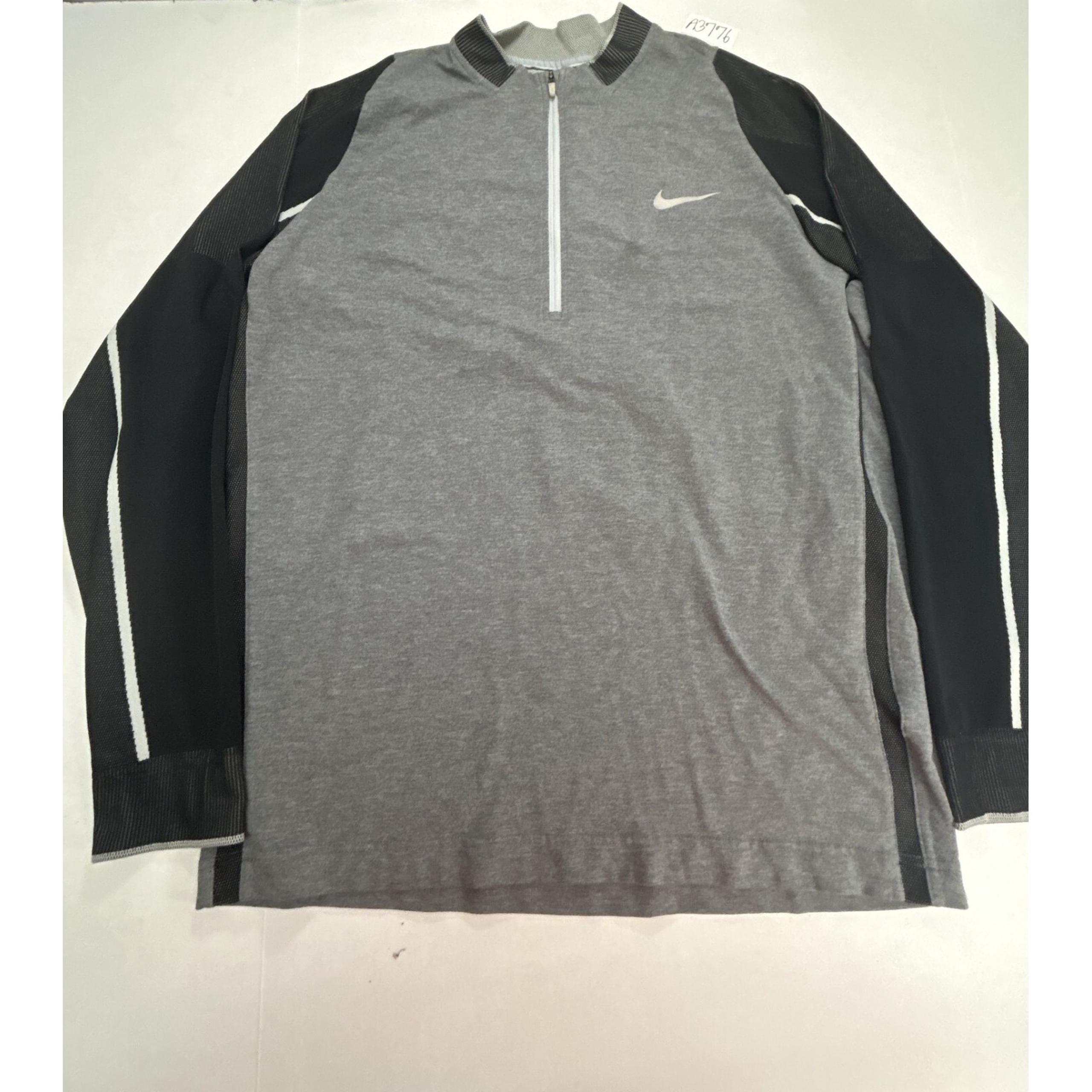 Nike sweatshirt Men's size Large gray/black quarter-zip