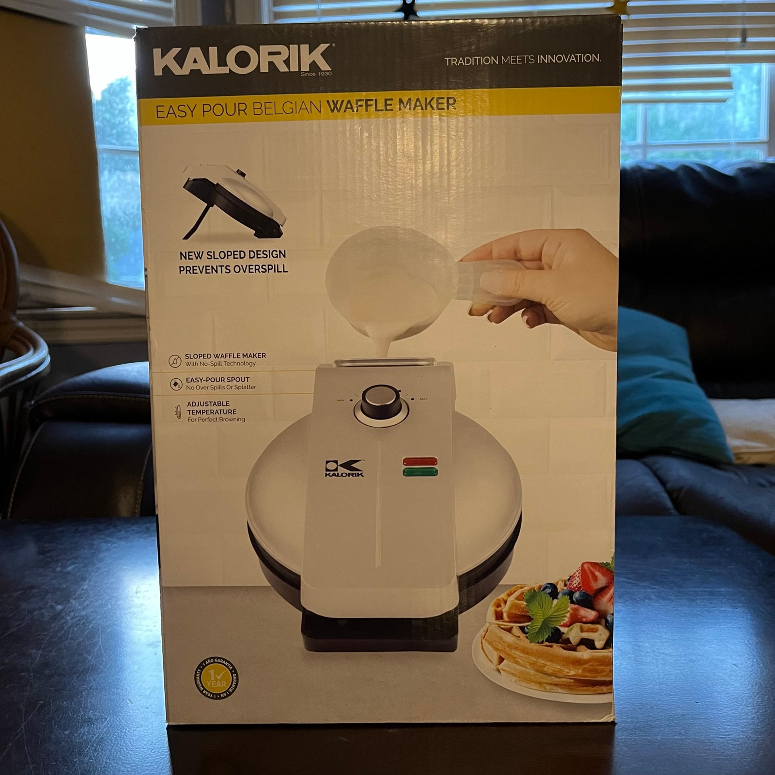 Kalorik Easy Pour Single Waffle Belgian Waffle Maker W/Measuring Cup, new