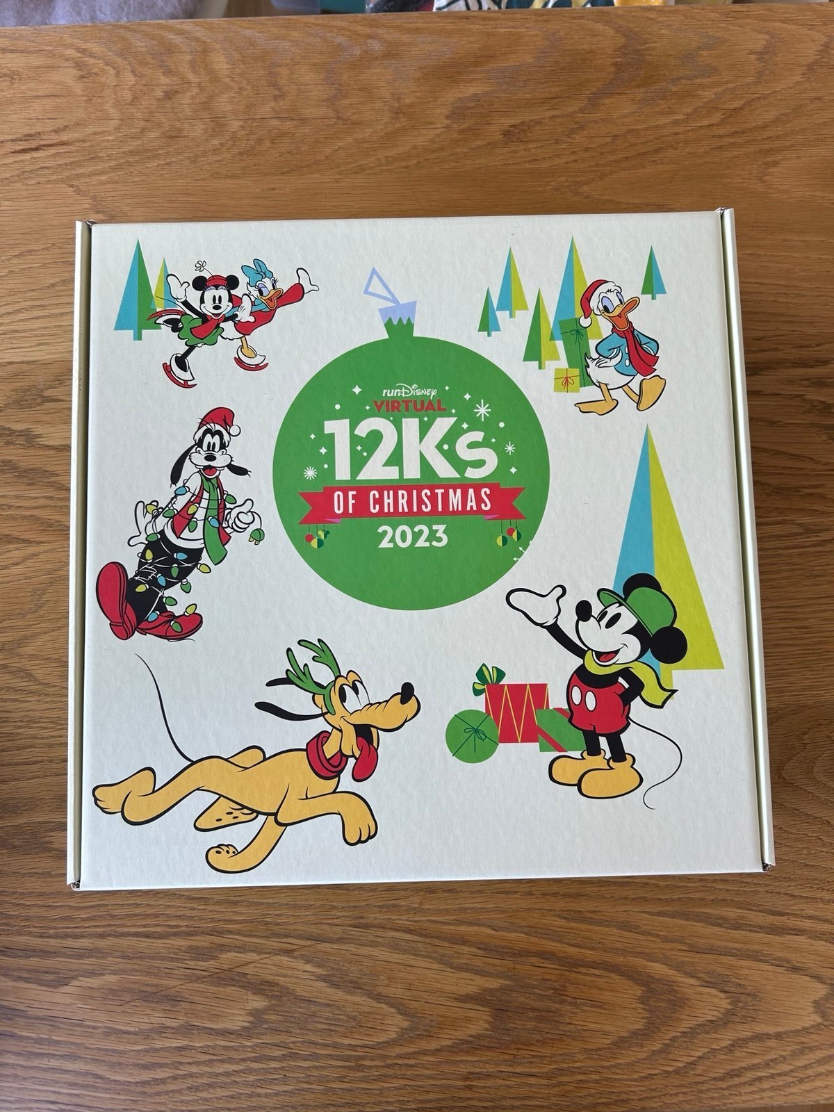 RunDisney 2023 - 12ks of Christmas gift box with 4 medals/ornaments and hoodie