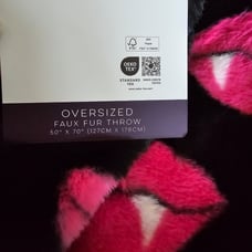 novogratz vampire pink lips blanket