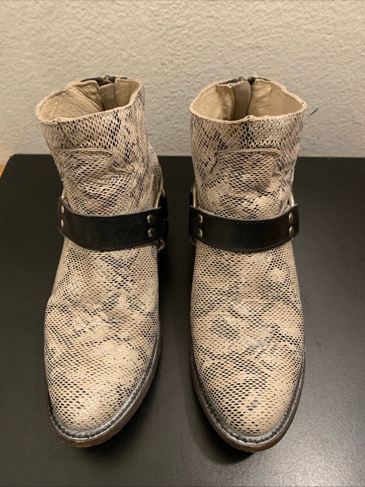 Freebird Leather Snake Skin Like White/Black Ankle Boot Women's Size US 8 Zipper