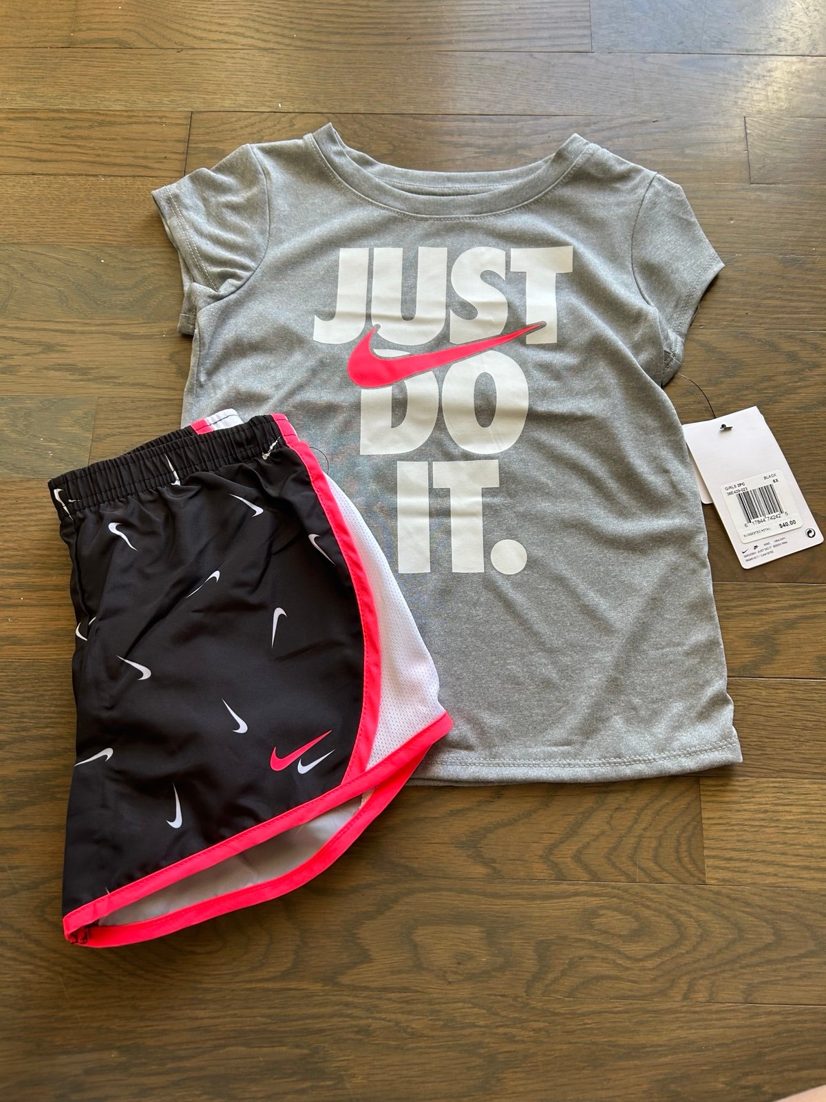 NWT Nike Girls Set size 6X