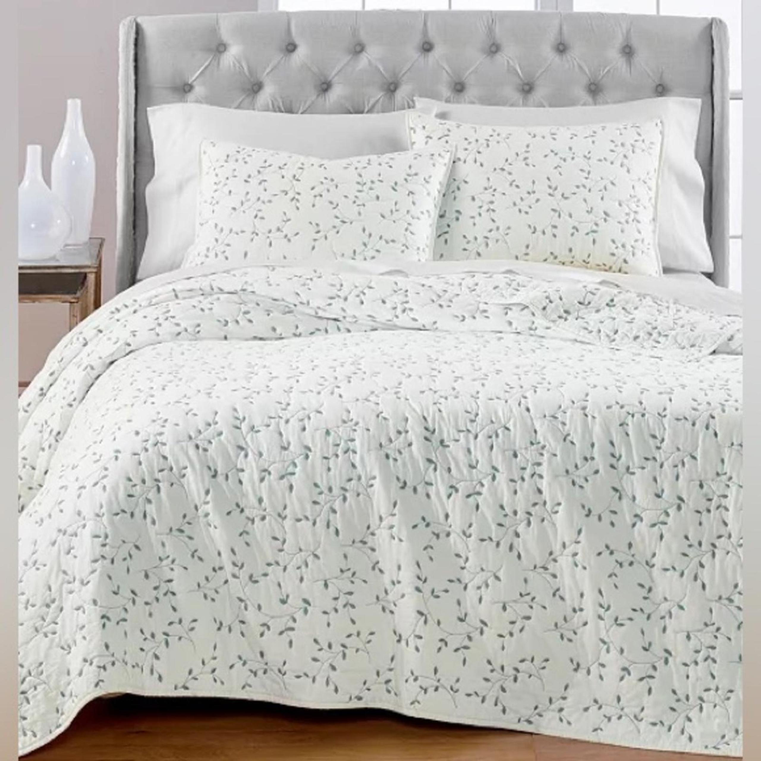NWT Martha Stewart Embroidered Leaves Reversible Twin Quilt, New w/Tag $200