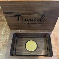 2014 Pinnacle Casino The Owners Club Entertainment Token with Wood Case