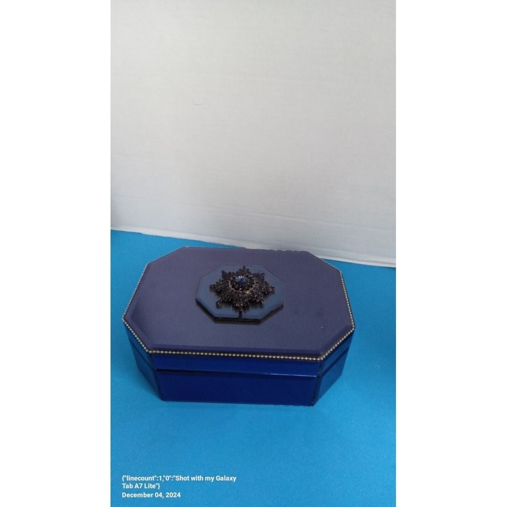 Elegant Octagonal Jewelry Box with Ornate Embellishment - Royal Blue and Black