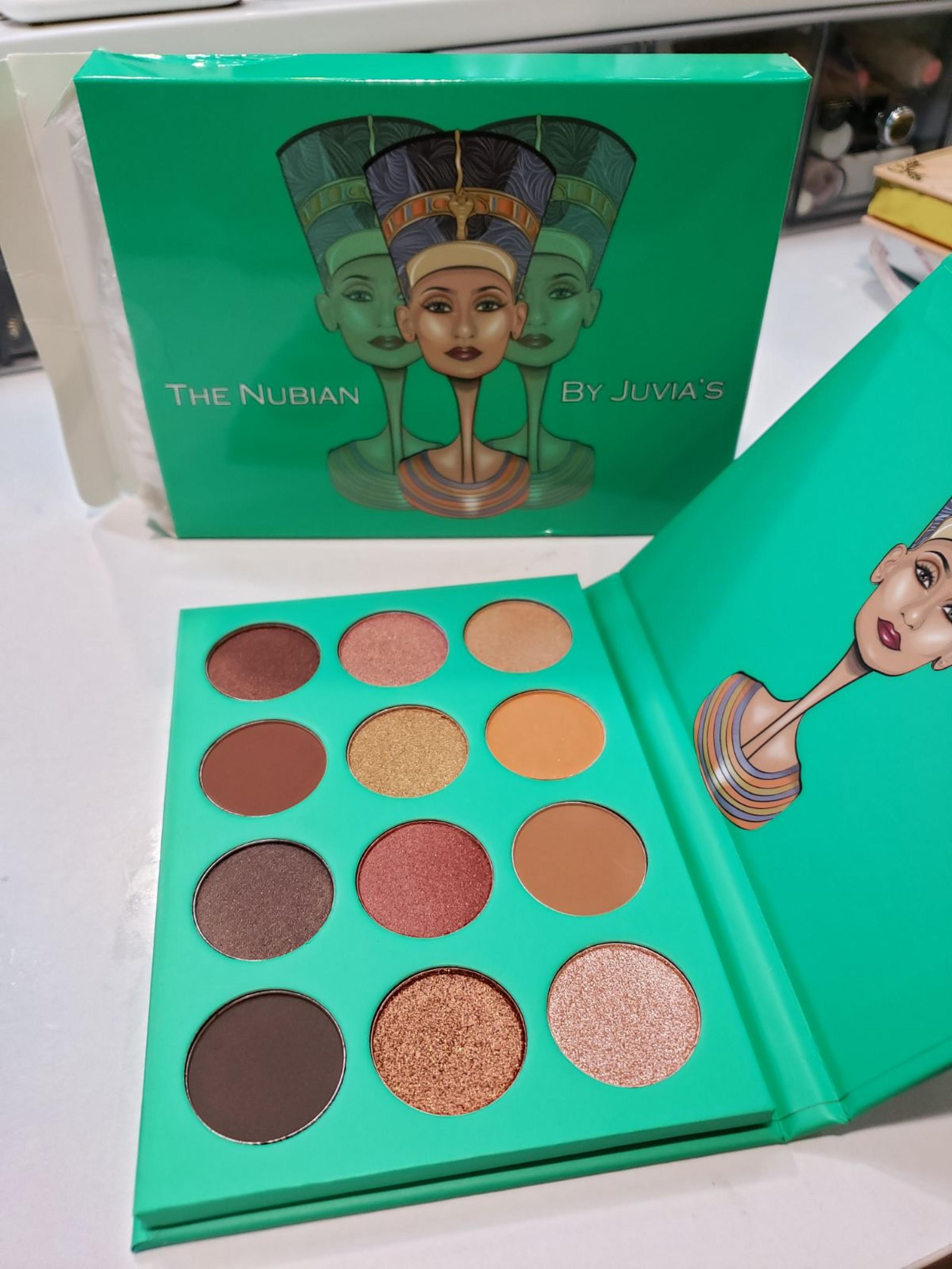 Juvias eyeshadow palette