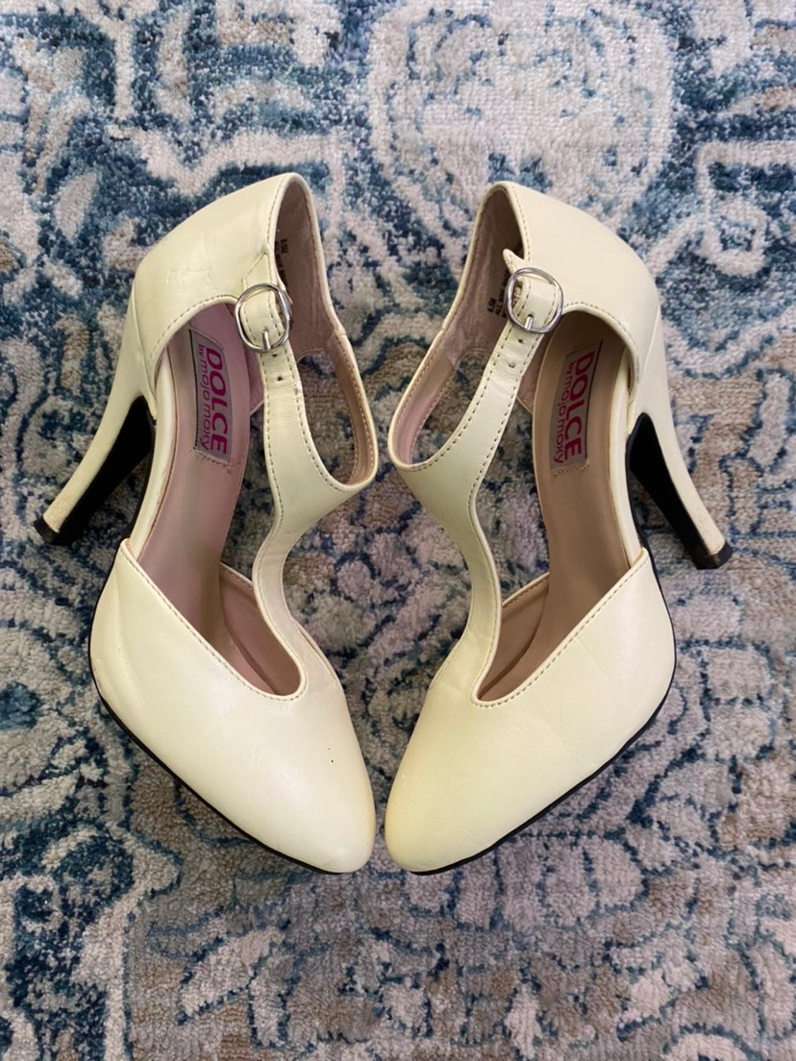 Dolce by MOJO Moxy T-Strap Heels size 6.
