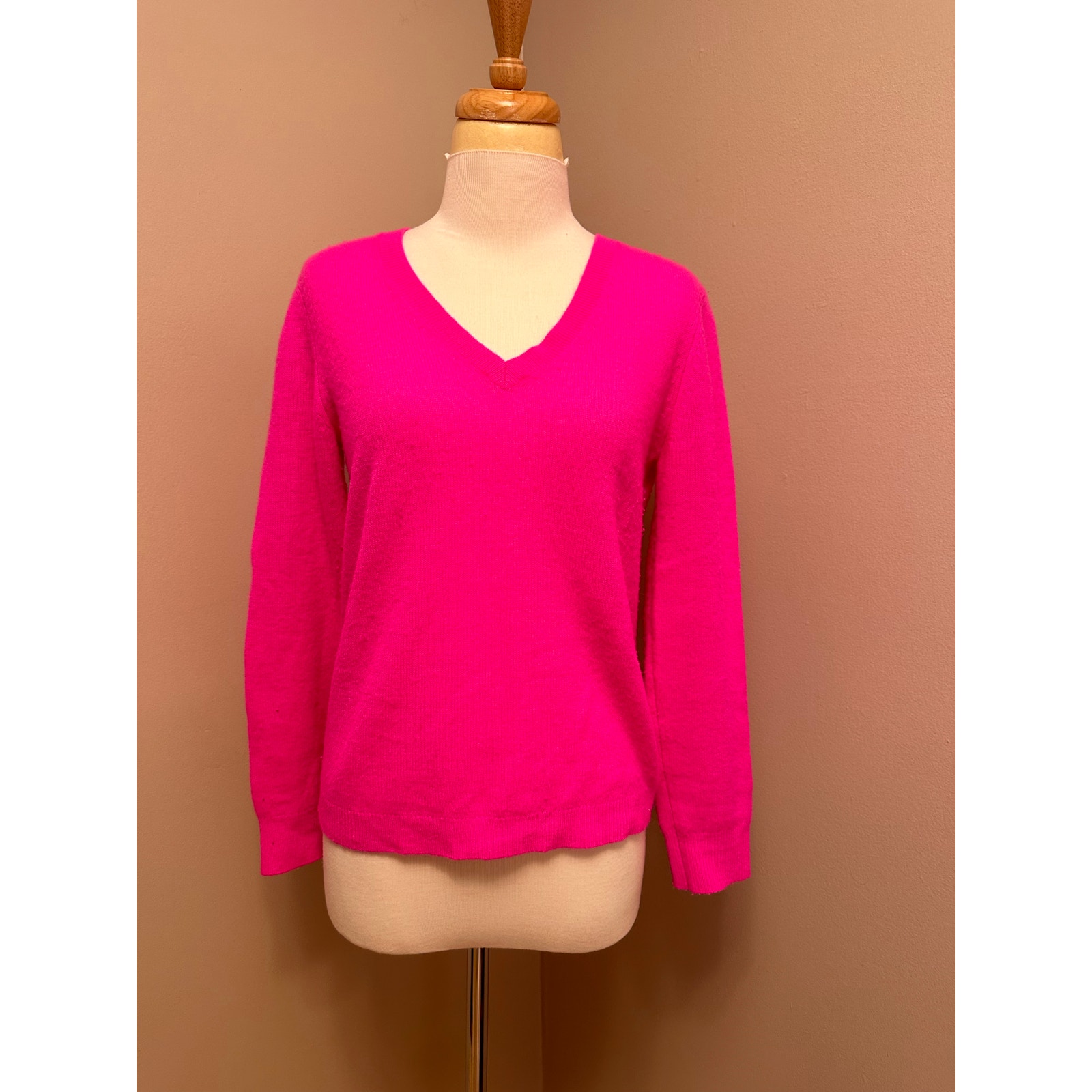 NWT Nordstrom V-Neck 100% Cashmere Sweater Pink Flash Sz Small