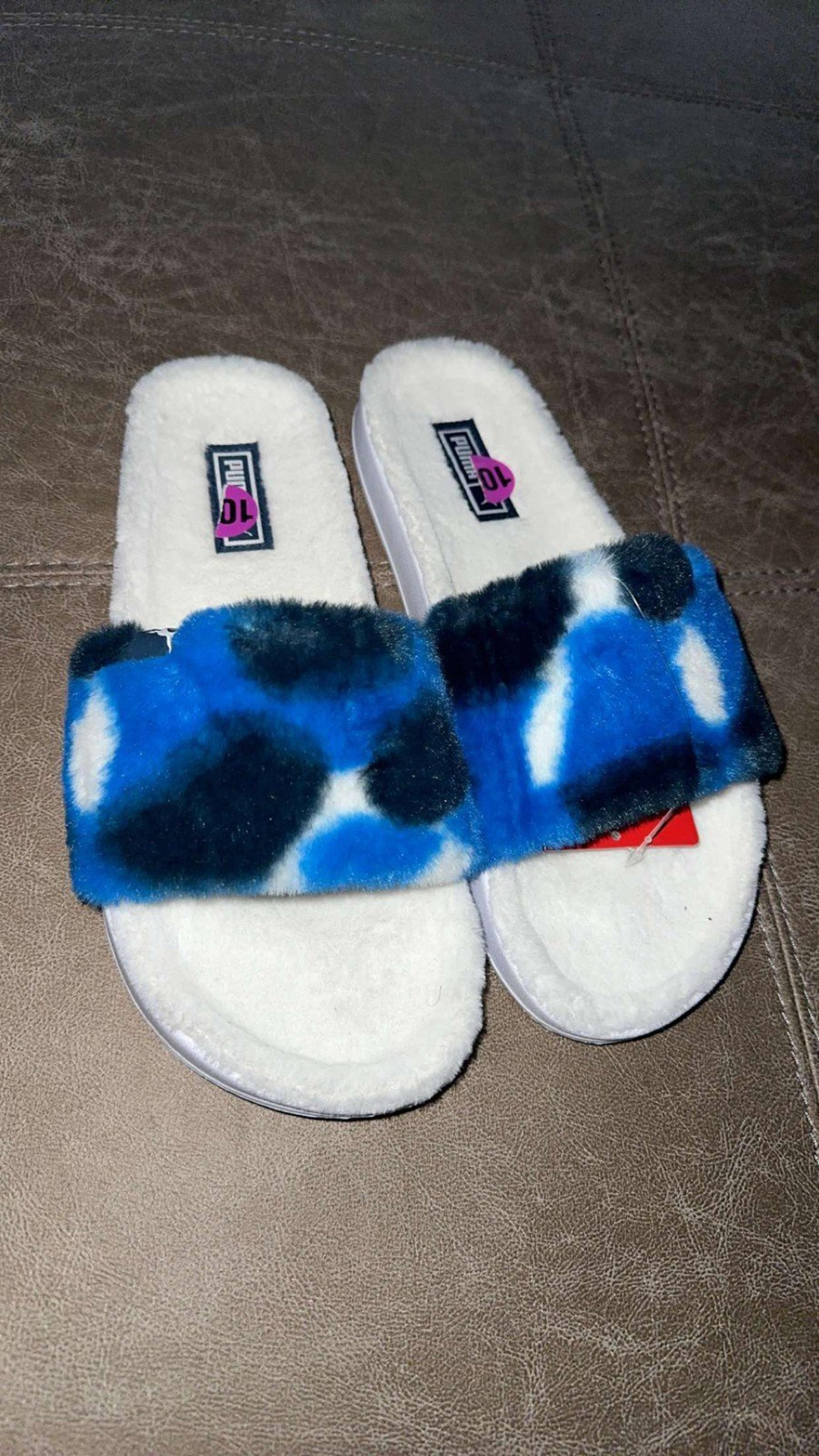Womens fuzzy Puma slides