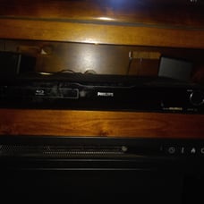 Philips DVR player with 5 small and 1 big surround sound speakers