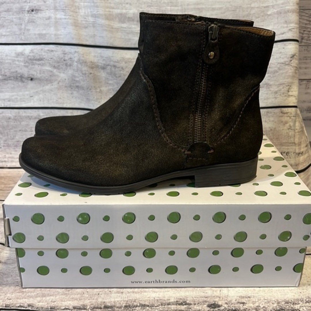 NIB Earthies Sintra Rock Pearlized Suede Boots Size 8