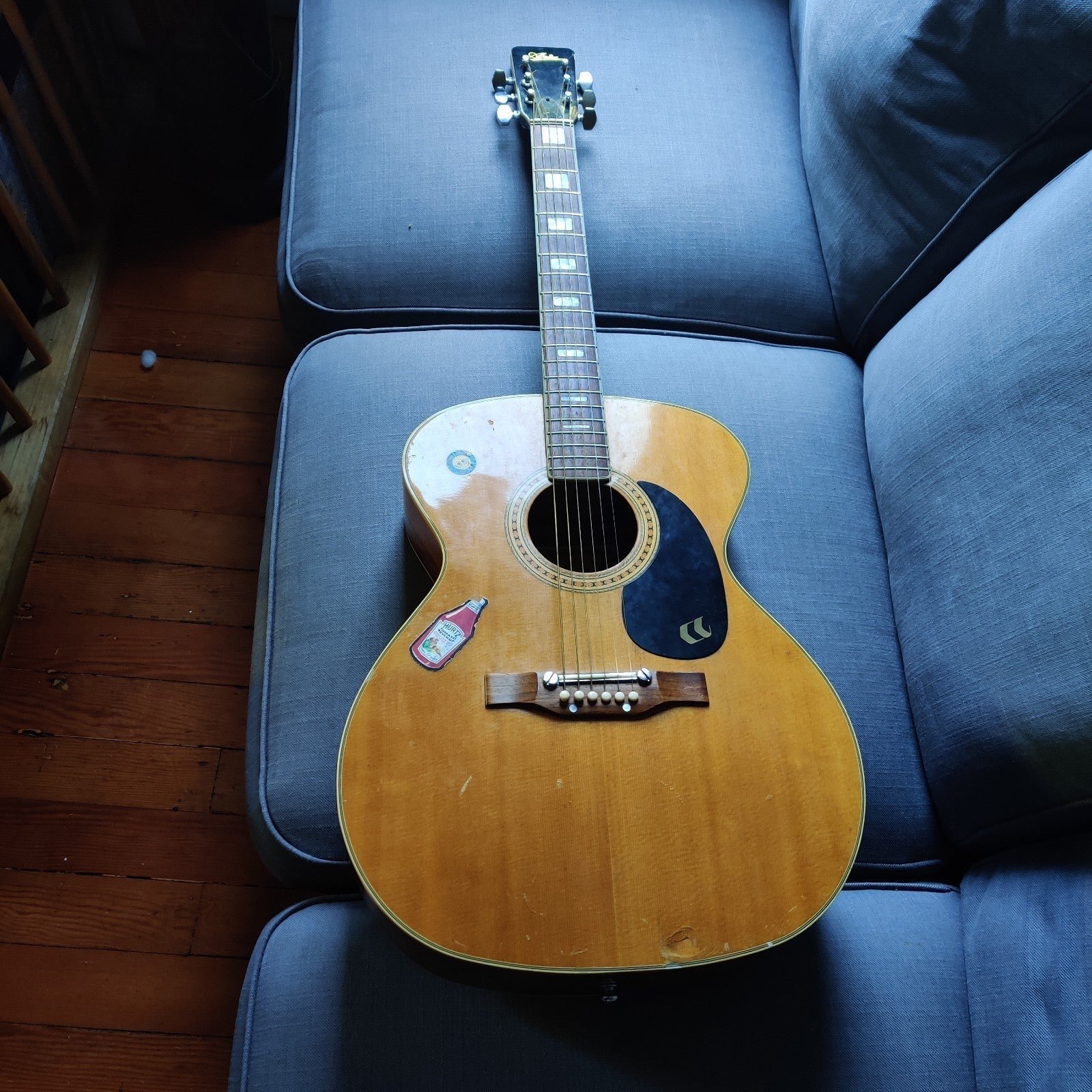 Aria acoustic guitar. Made in Japan.