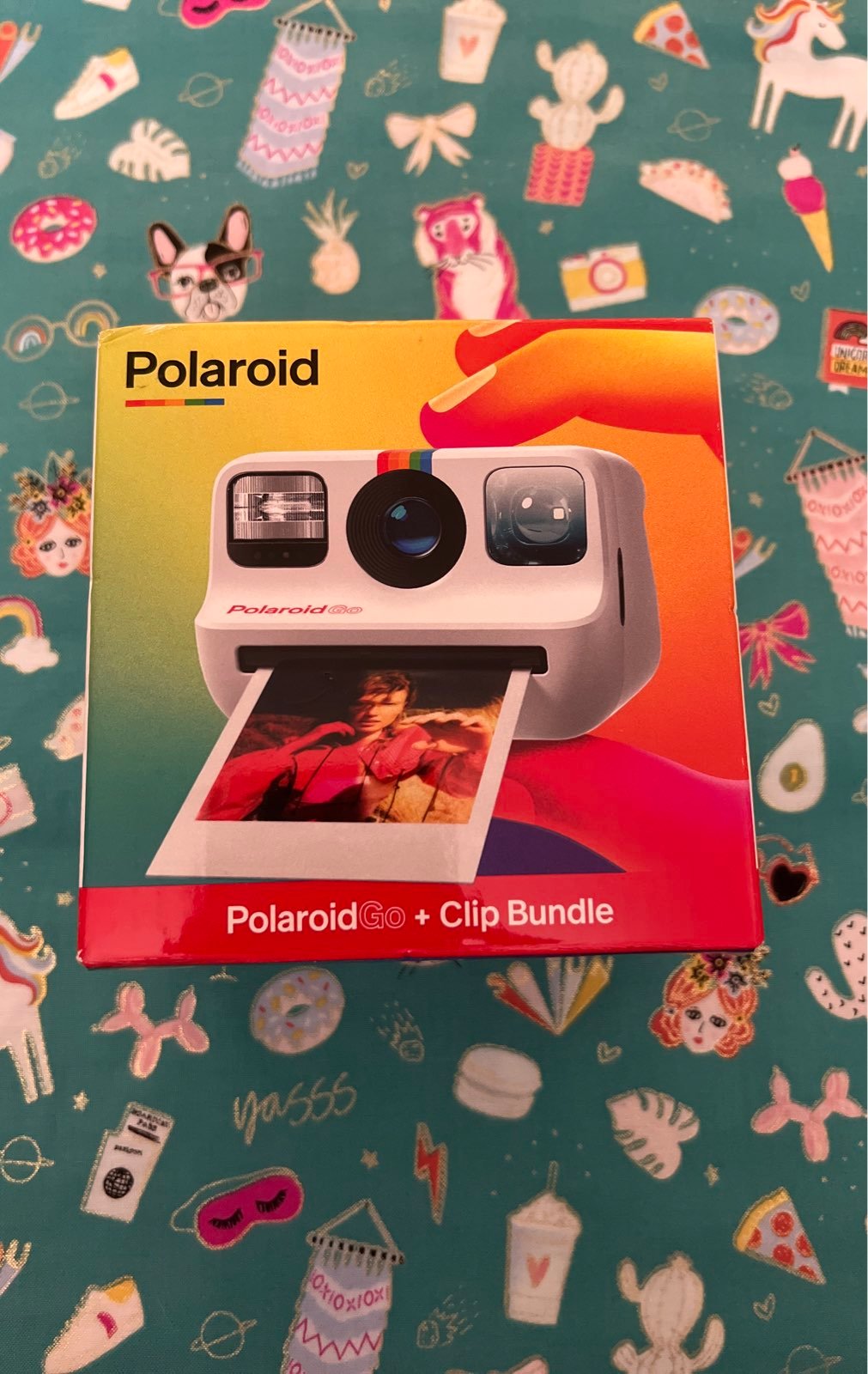 PolaroidGo Camera + Clip Bundle