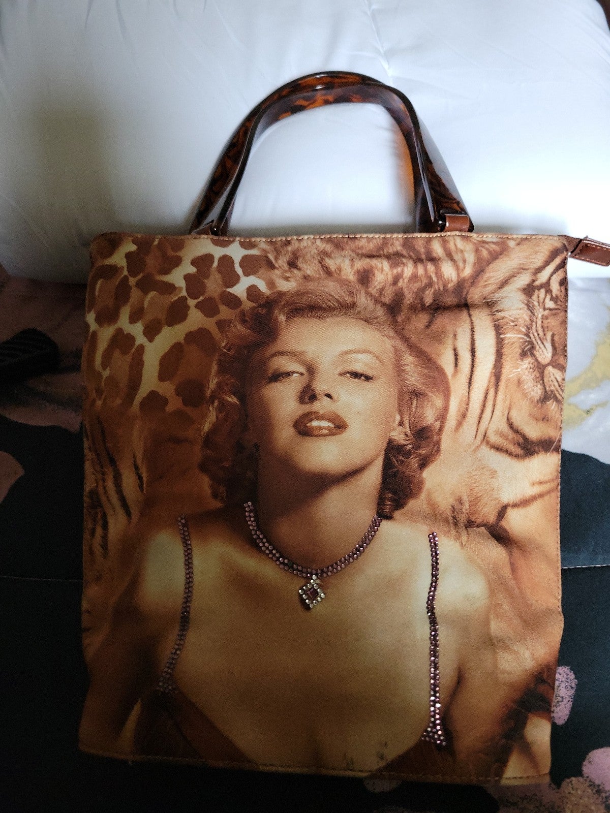 Beautiful bucket style Marilyn Monroe purse. Brown. Inside is perfect. The lin