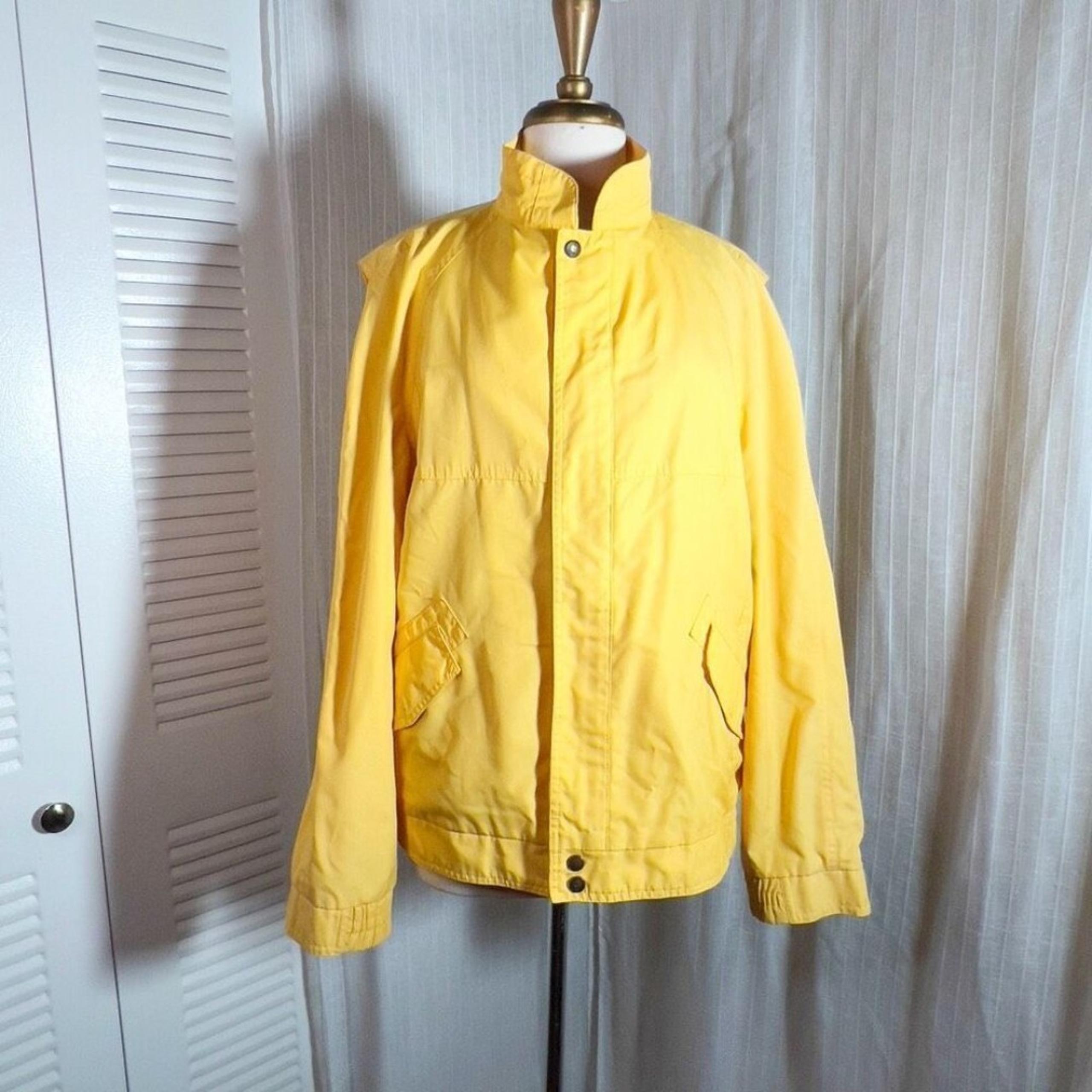 London Fog | Men’s | Jackets | Size 44R | Vintage Yellow Short Trench Jacket