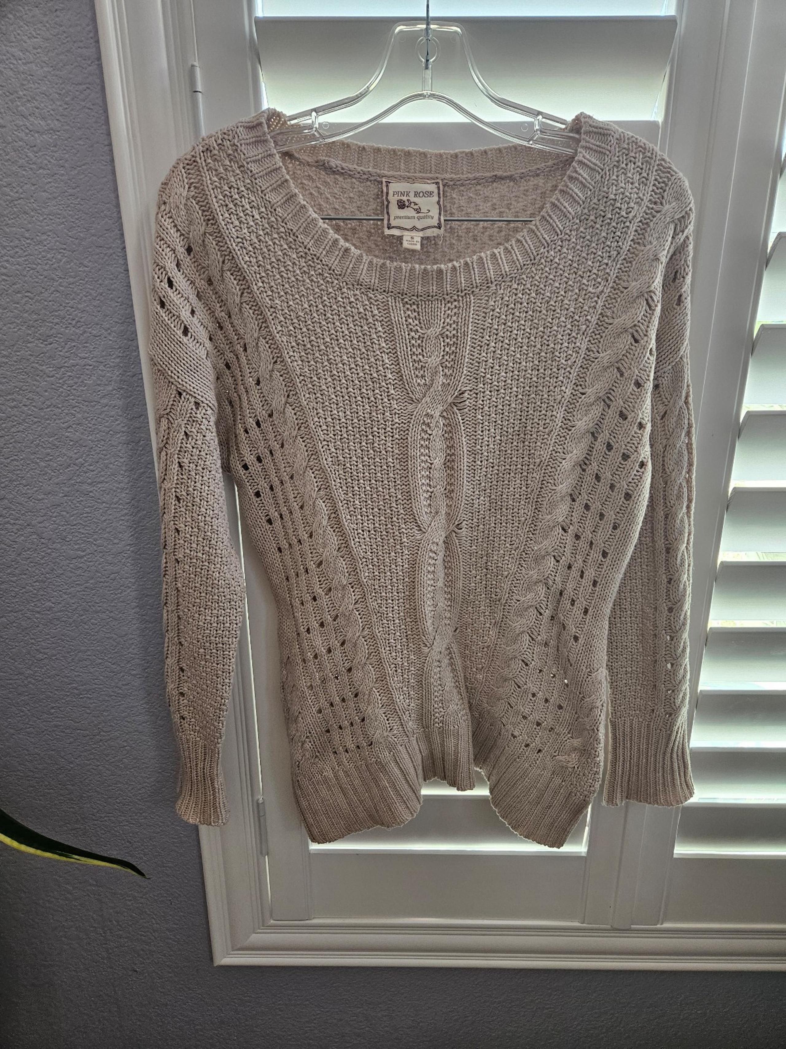 Pink Rose knit top size small