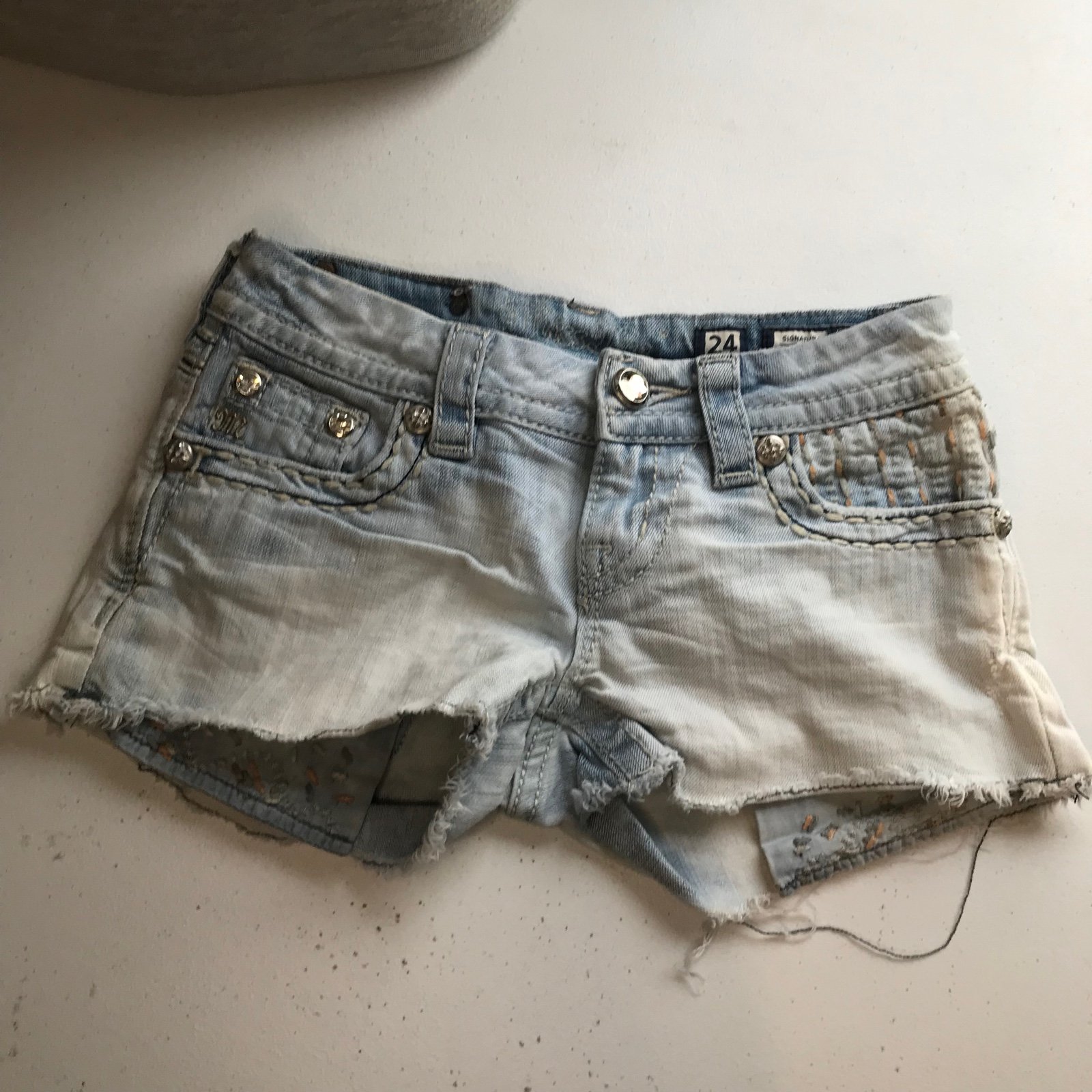 Miss Me Jeans Signature shorts 24 used