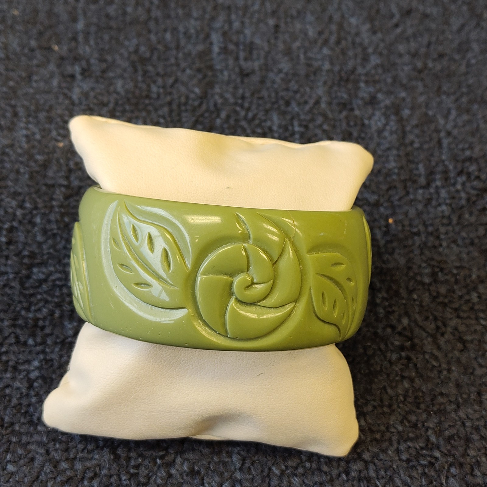 Antique green bakelite carved floral bangle bracelet