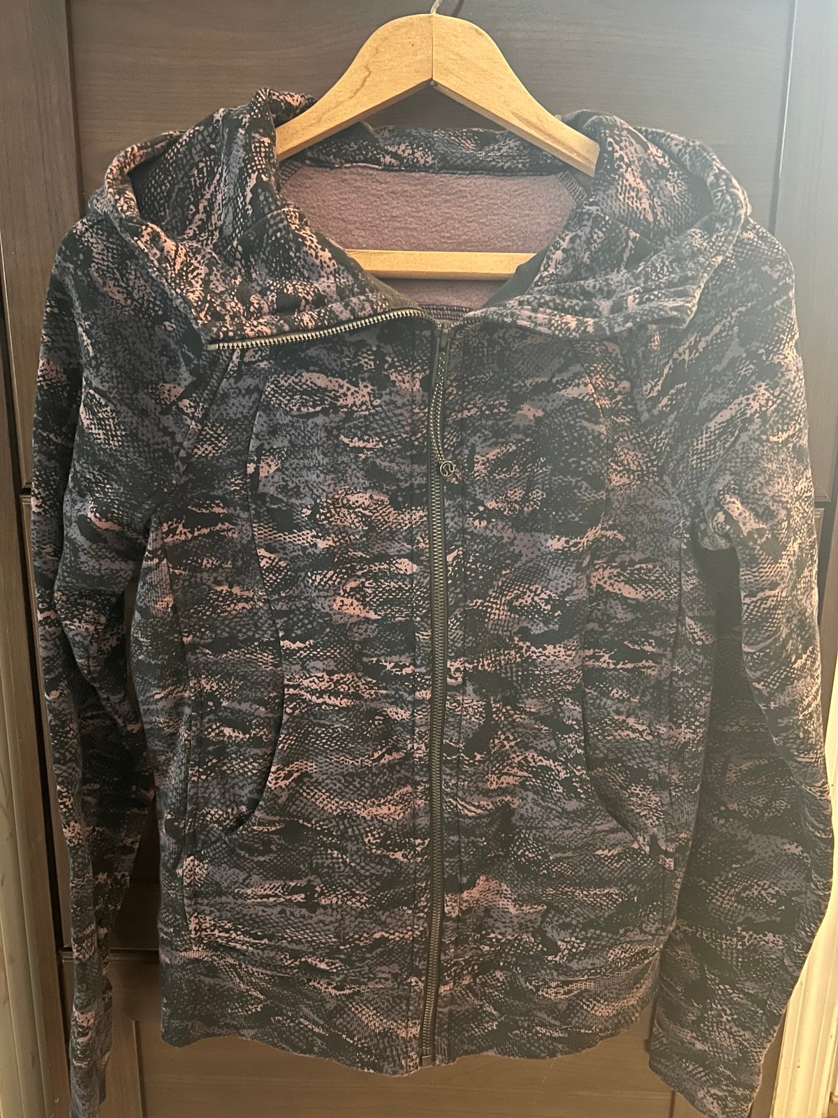 Lululemon Scuba Hoodie IV, Size 4