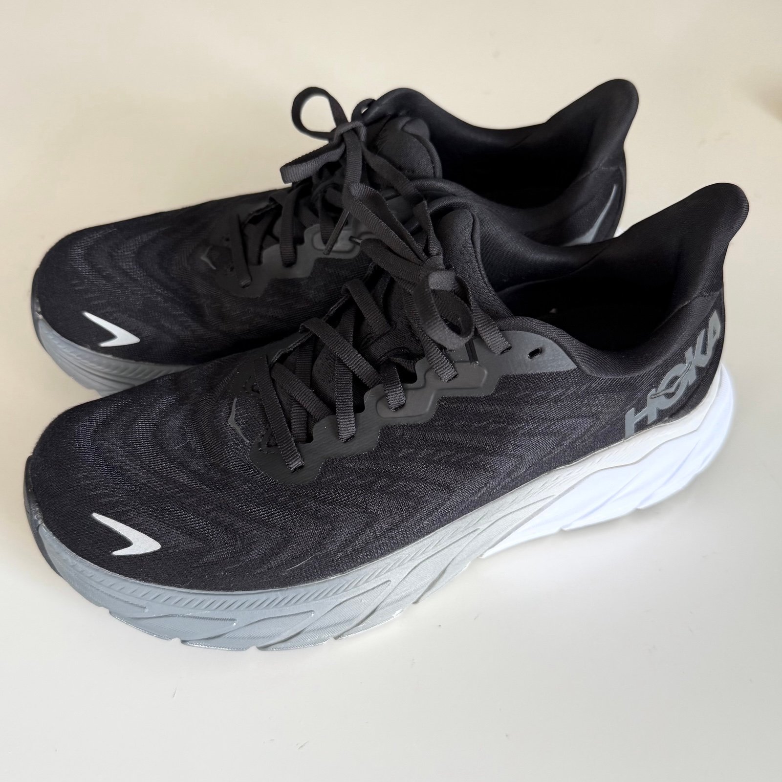 Hoka Arahi 6 Men's Black Running Shoes 9.2E Wide