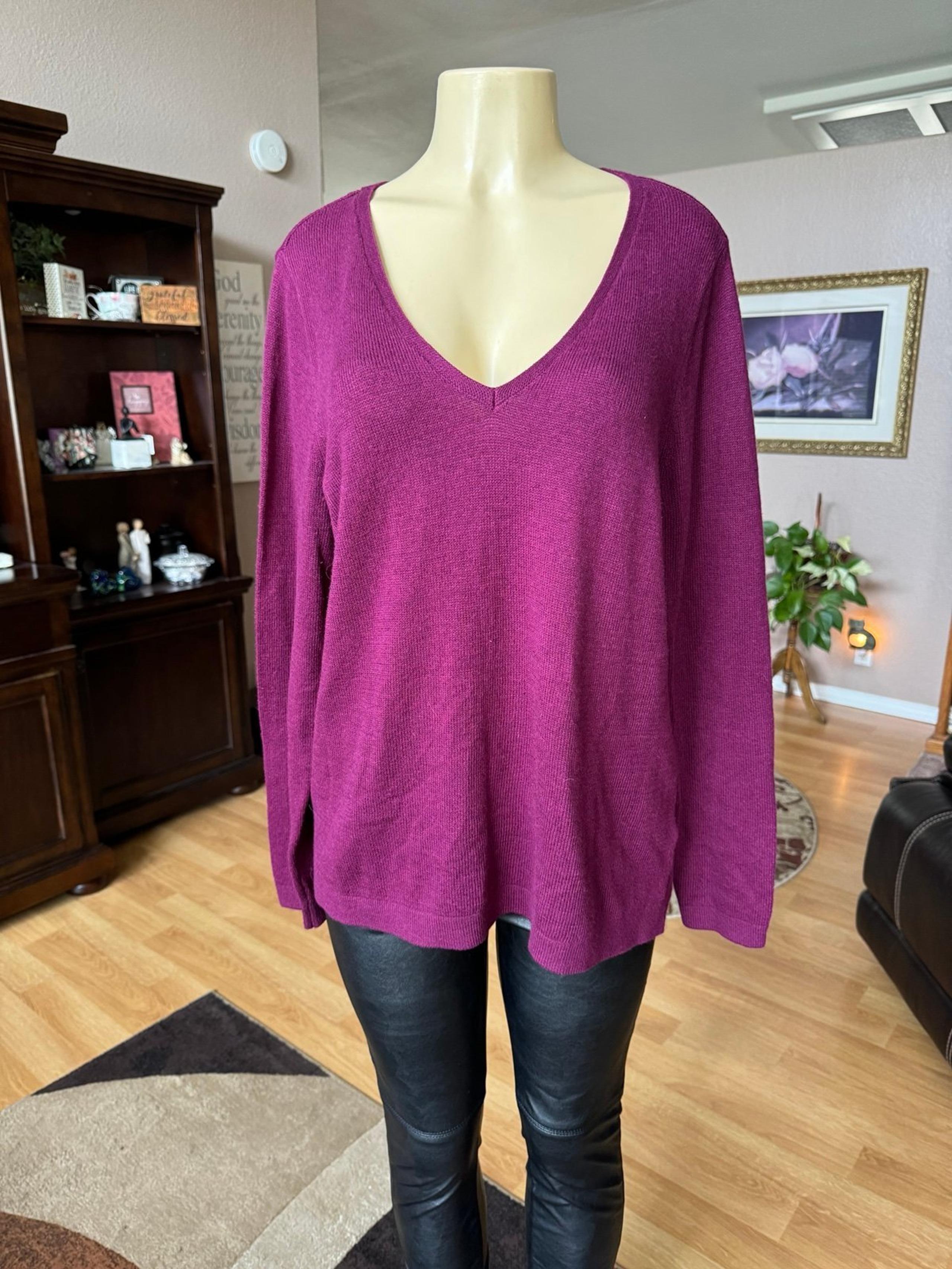 Old Navy dark red long sleeve Vneck sweater-size XL