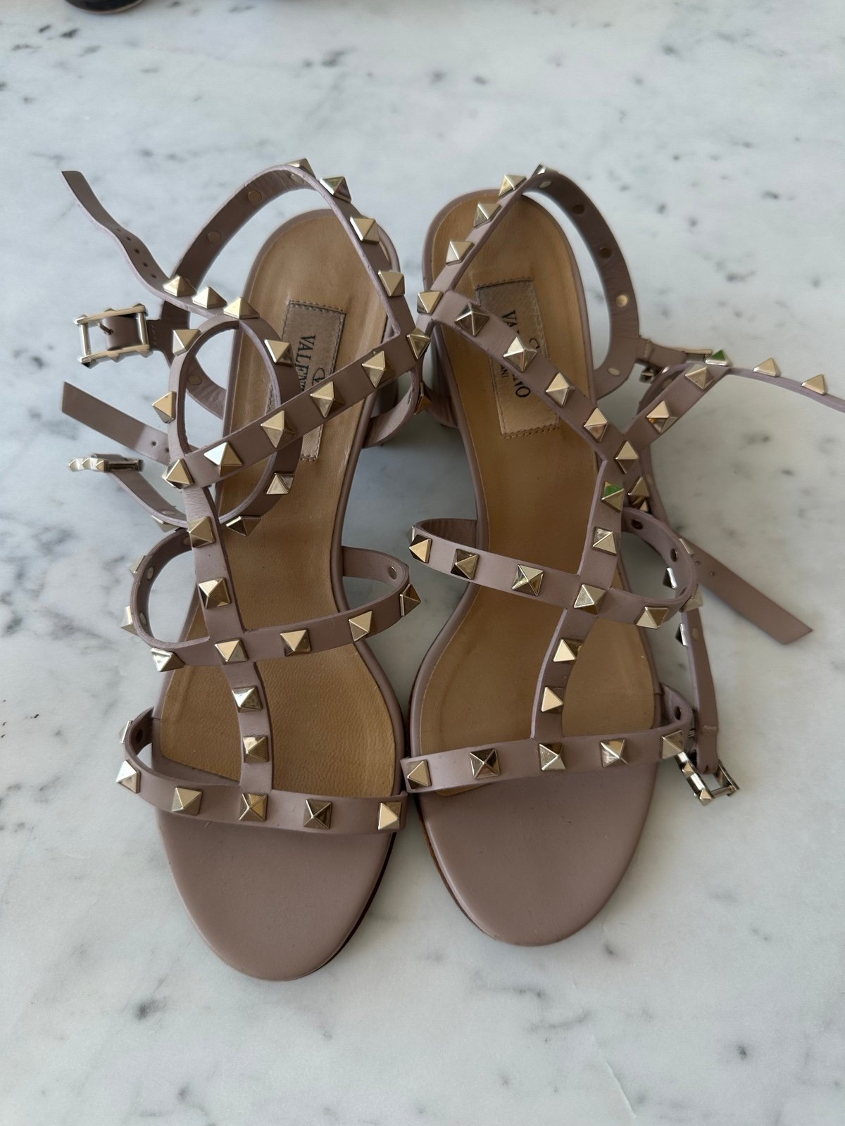 VALENTINO GARAVANI ROCKSTUD SANDALS