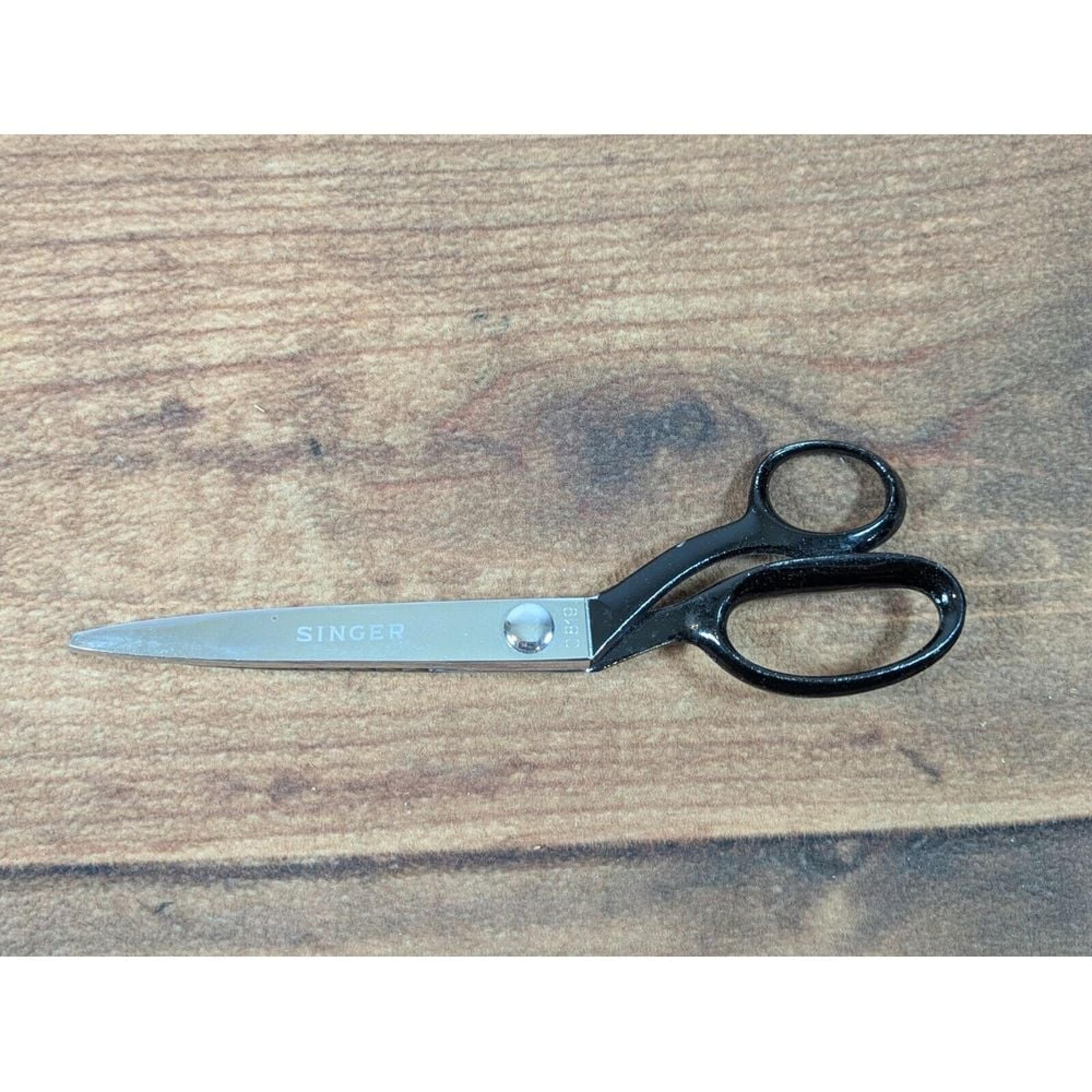 Singer Pinking Zig Zag Shears Model C819 Sewing Vintage