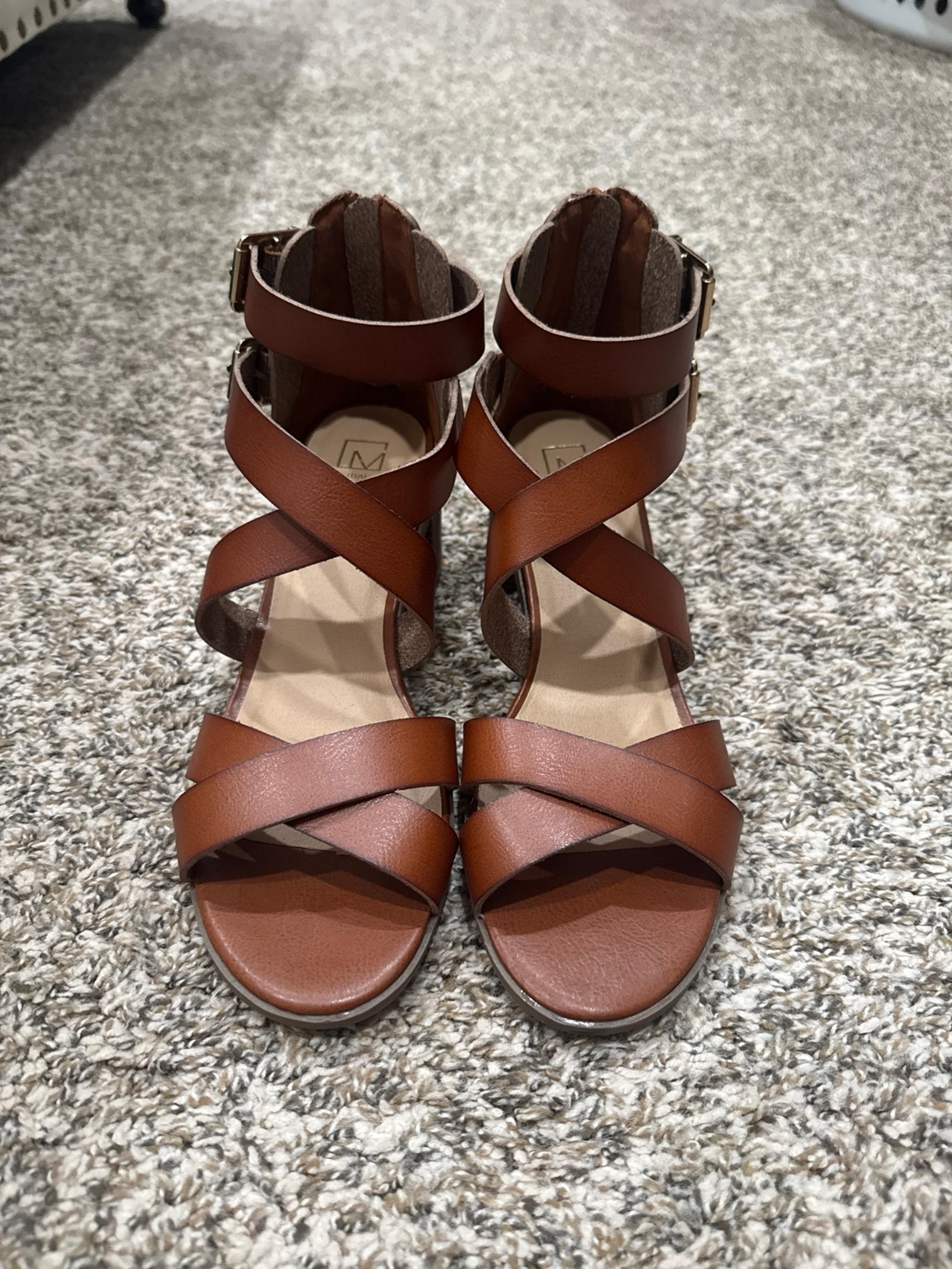 Material Girl new Carmel color sandals size 9