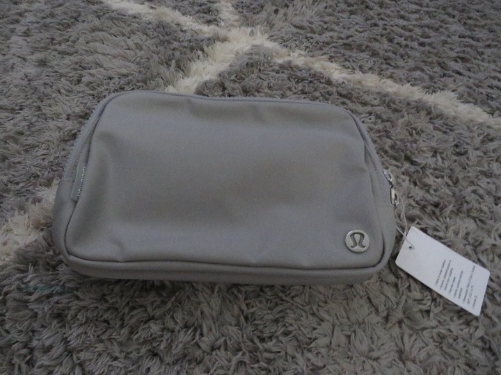 Lululemon Everywhere Belt Bag Silver Gray Drop NWT