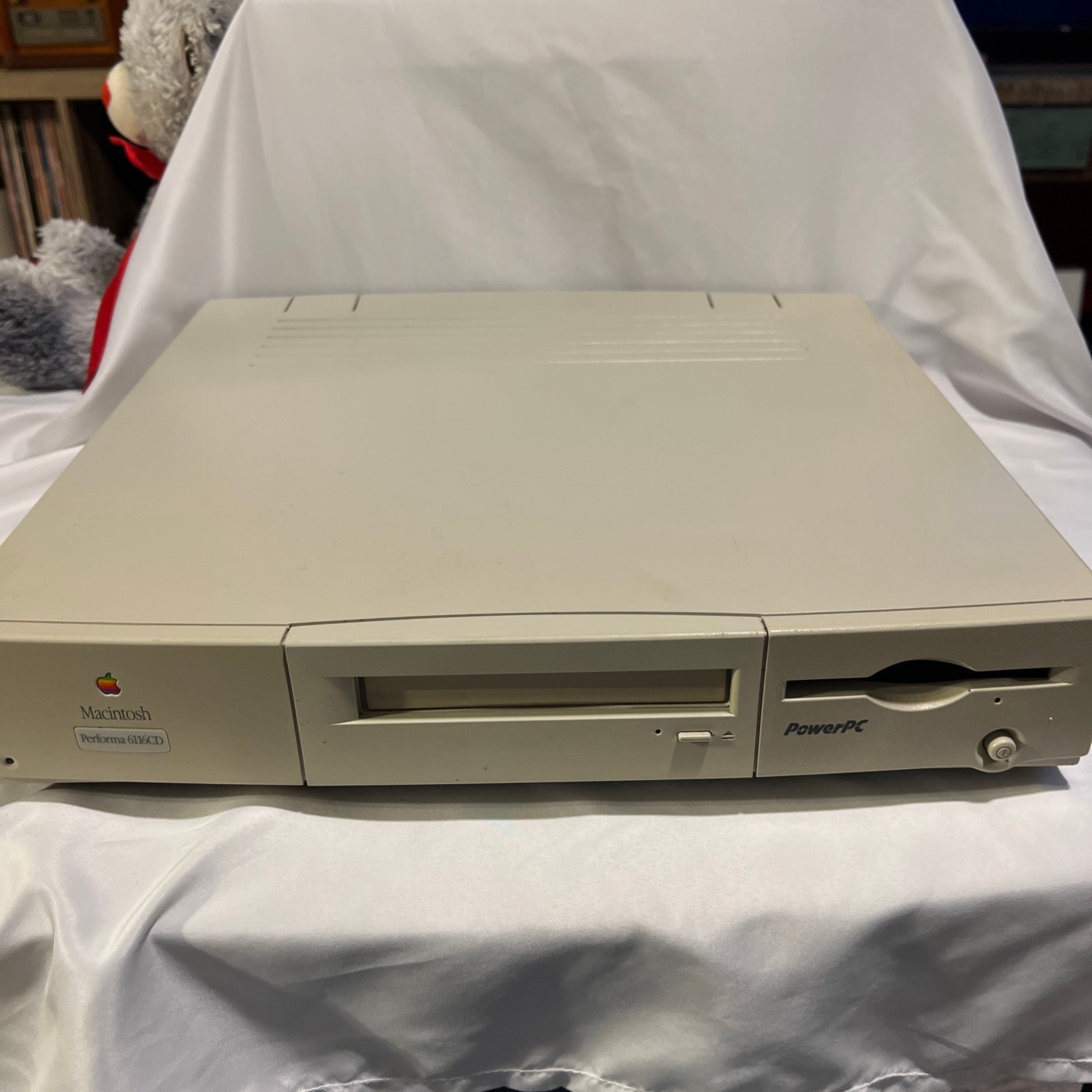 Apple Macintosh Performa 6116CD Computer - Model: M1596 Untested