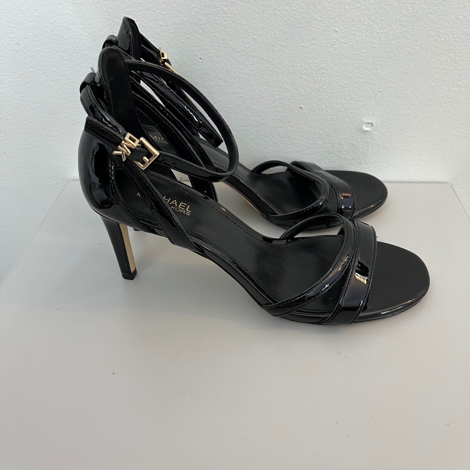 MICHAEL Michael Kors Kimberly Sandal Black Size 6