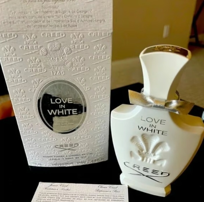 Elegant Perfume, Exuding Endless Charm
