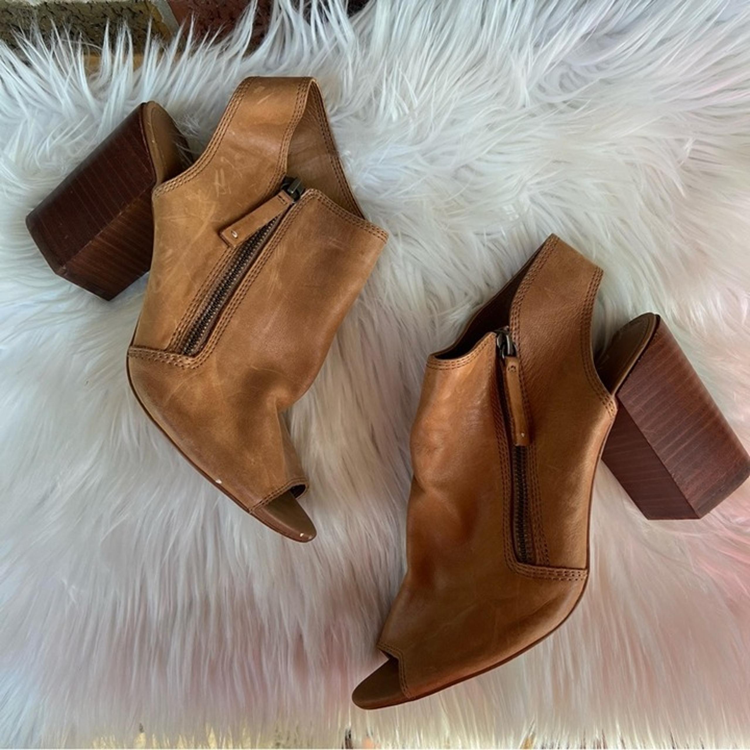 Aldo Chestnut Brown Leather Peep Toe Block Heel Side Zipper Heels
