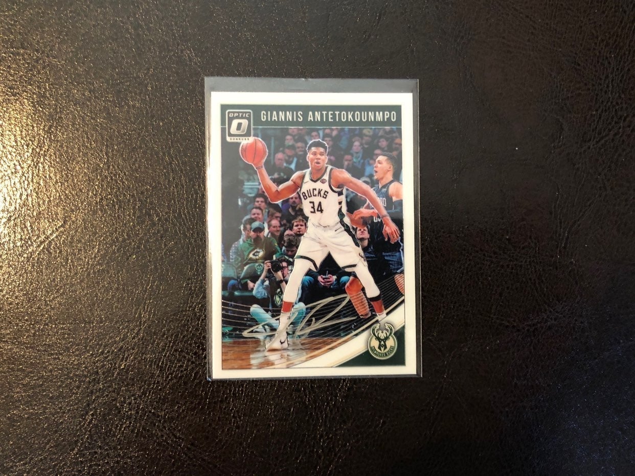 Giannis Antetokounmpo AUTO card